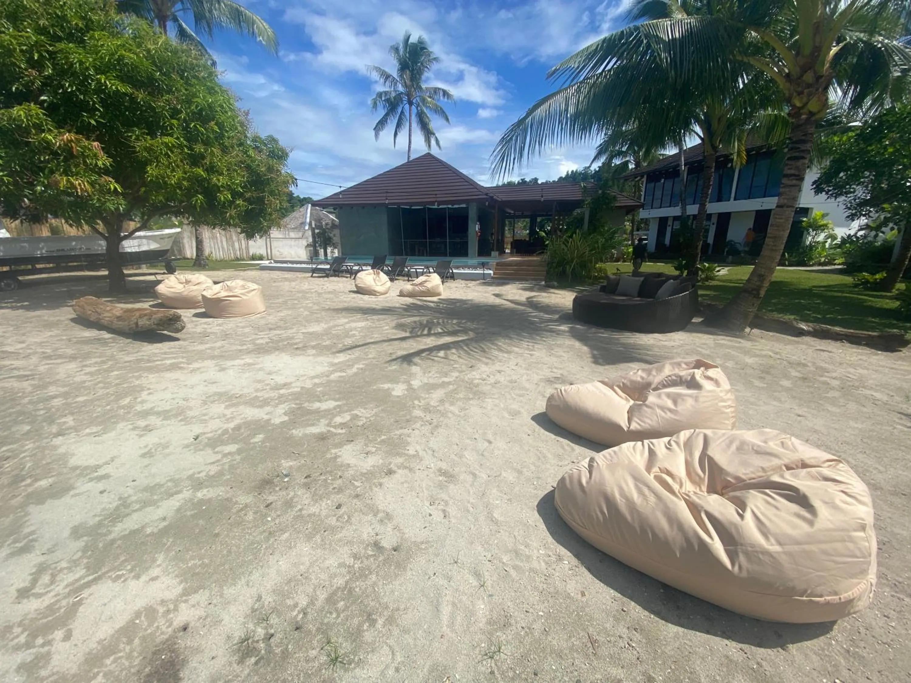 Day in Amila Dive Beach Resort