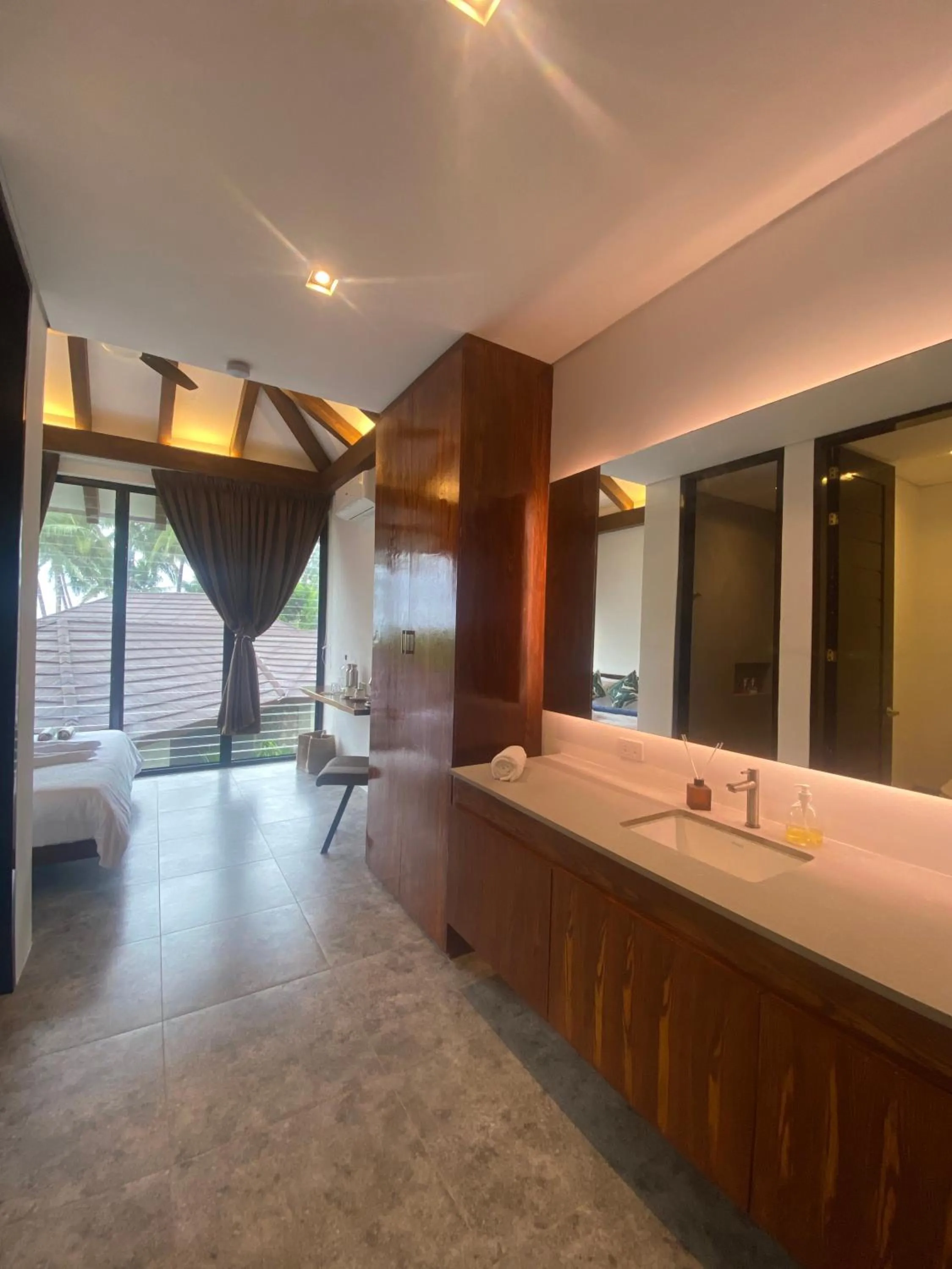 Photo of the whole room, Bed in Amila Dive Beach Resort