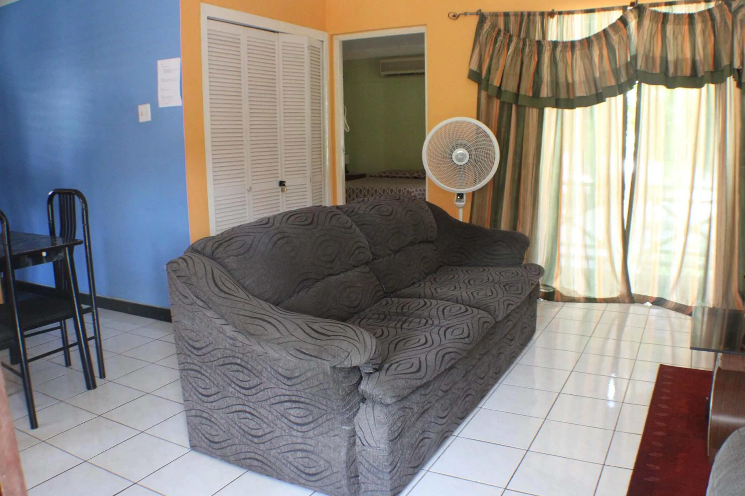 Seating area in Finest Accommodation Renfrew Place 1 Bedroom Apt # 42 New Kgn 4--12 Renfrew Rd