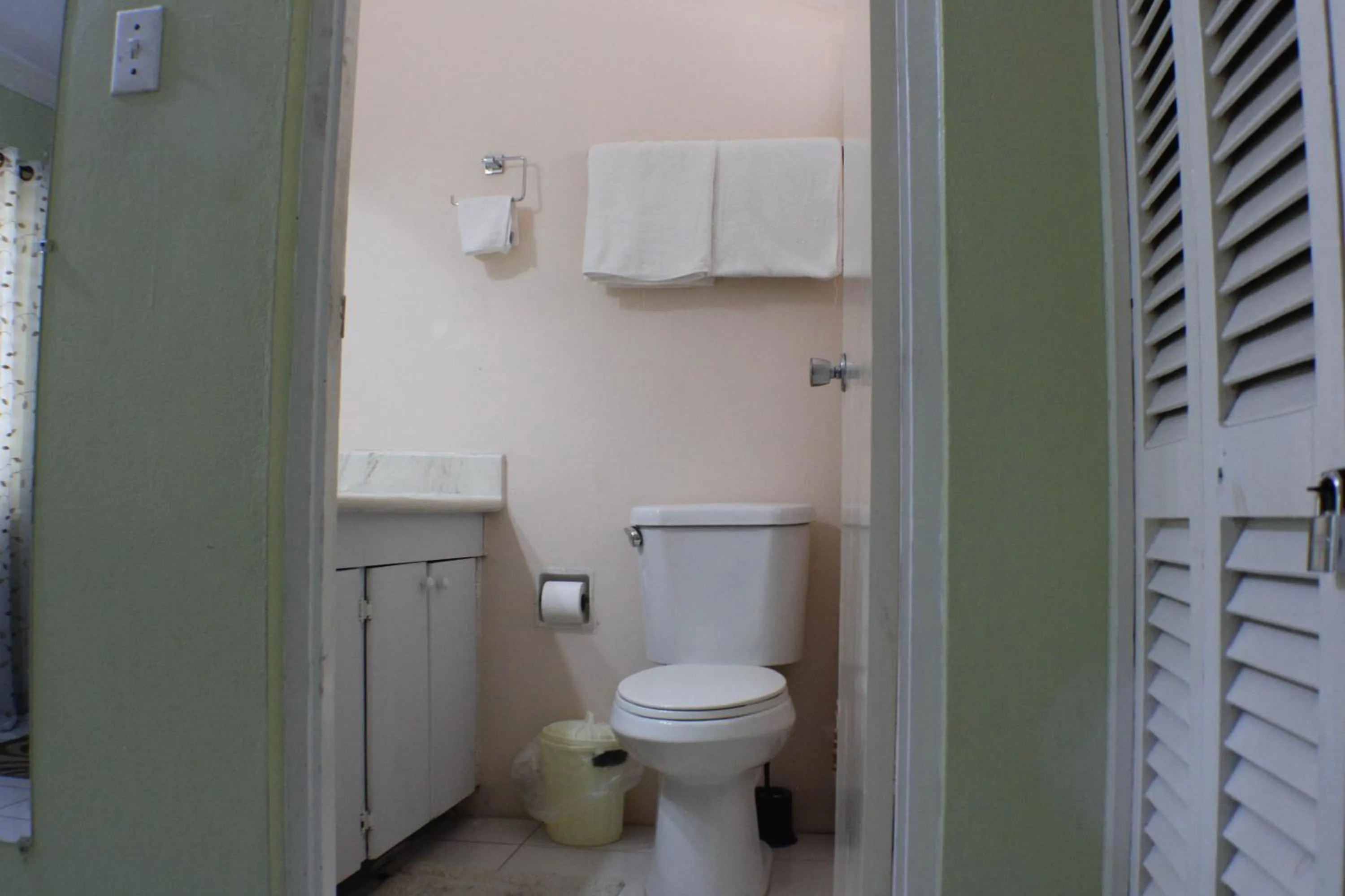 Finest Accommodation Renfrew Place 1 Bedroom Apt # 42 New Kgn 4--12 Renfrew Rd