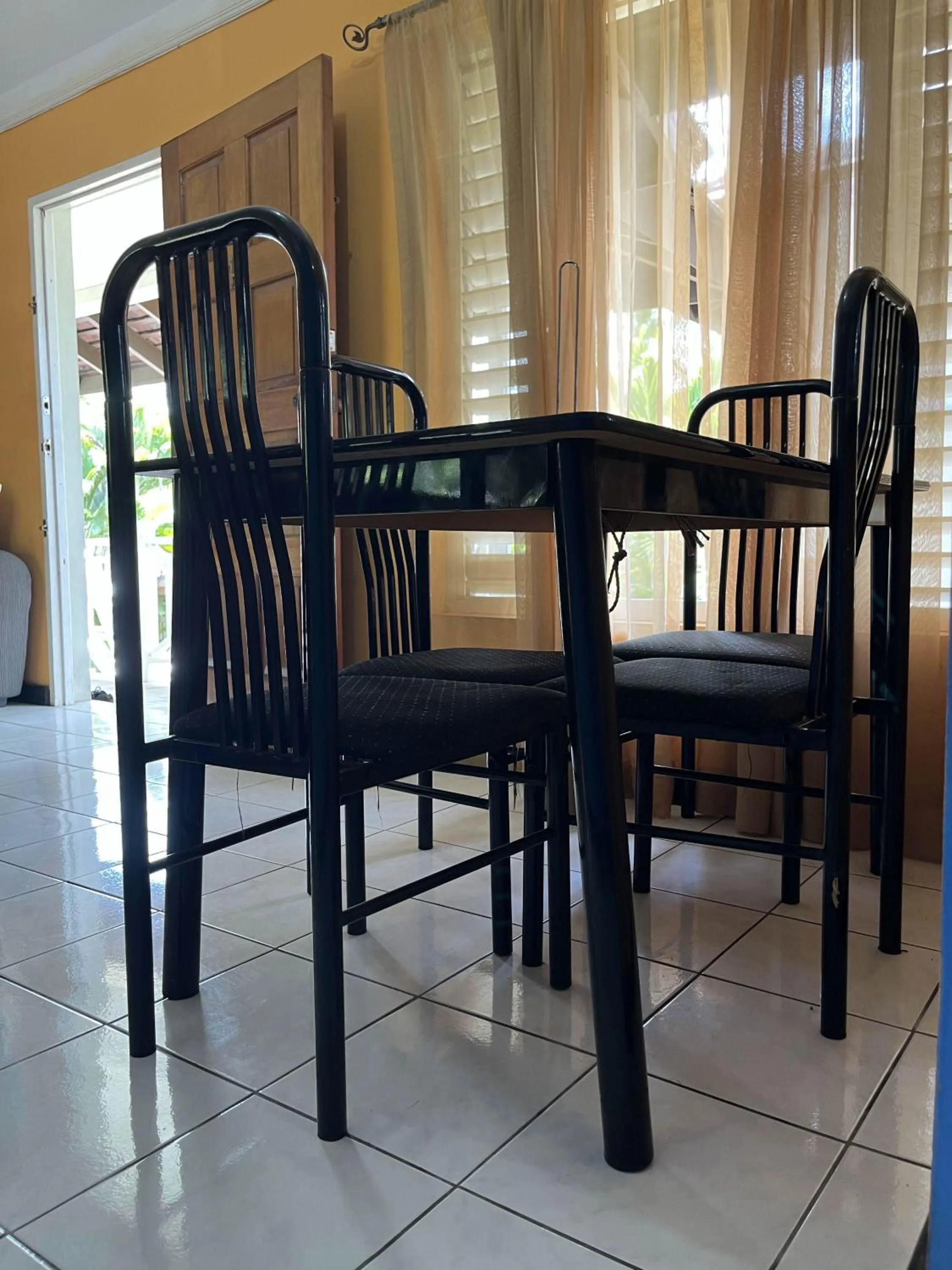 Finest Accommodation Renfrew Place 1 Bedroom Apt # 42 New Kgn 4--12 Renfrew Rd