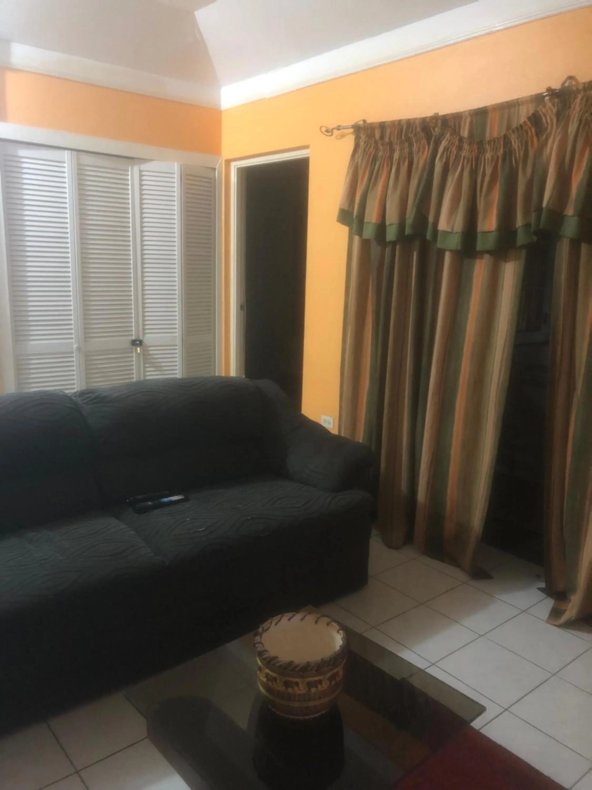 Finest Accommodation Renfrew Place 1 Bedroom Apt # 42 New Kgn 4--12 Renfrew Rd