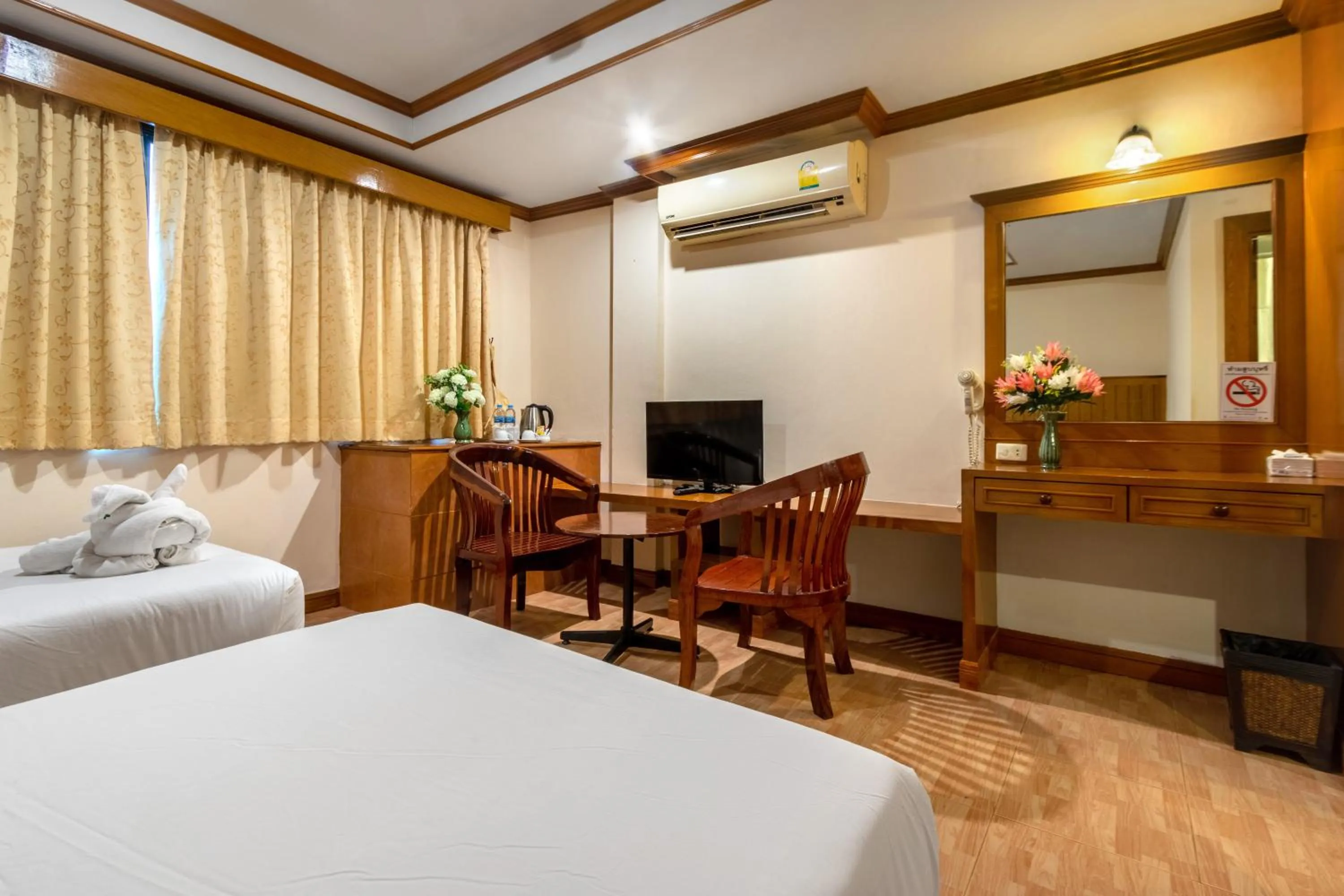 Floor plan, Bed in JB Green Hotel Patong