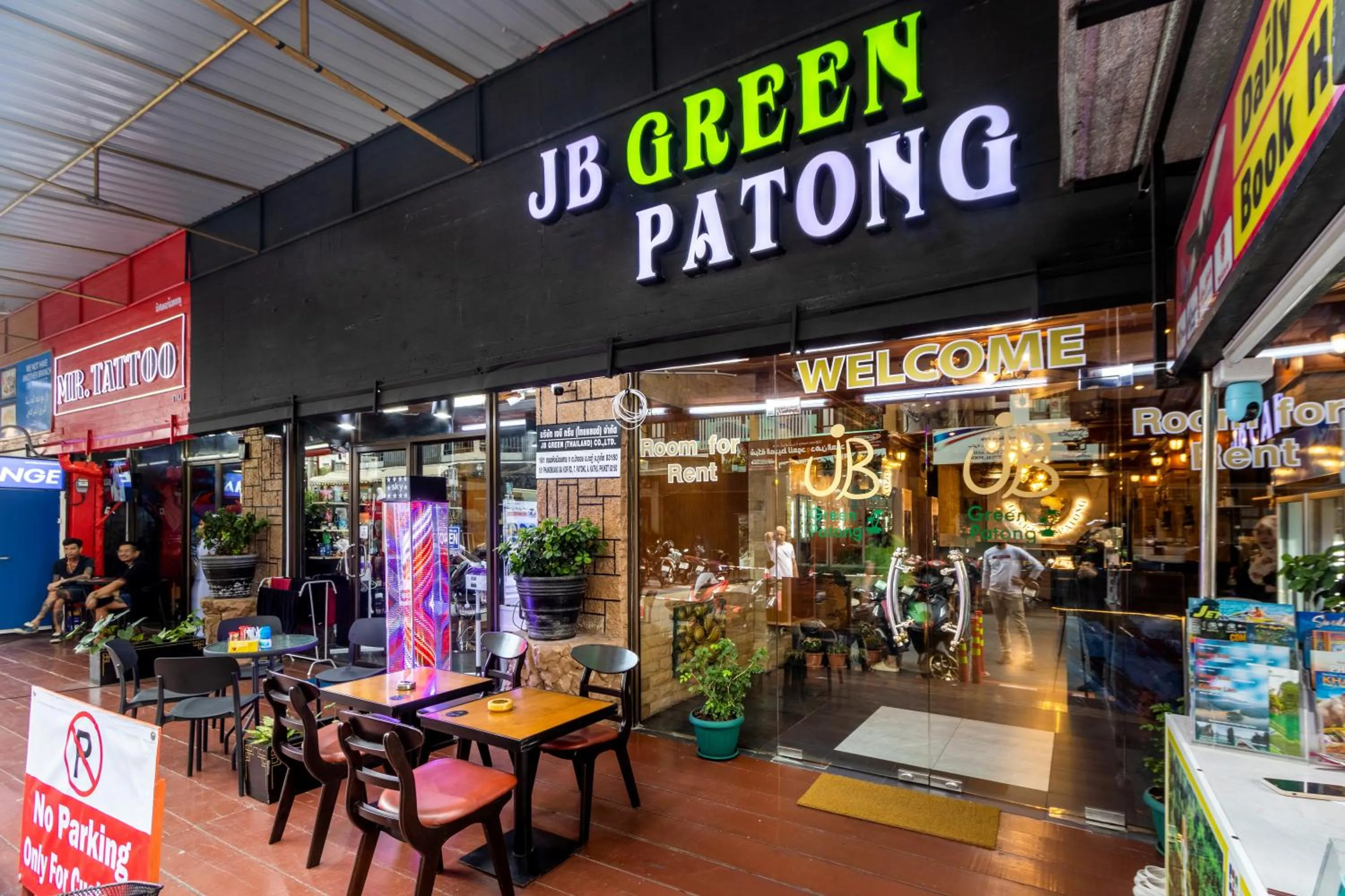 Restaurant/places to eat in JB Green Hotel Patong