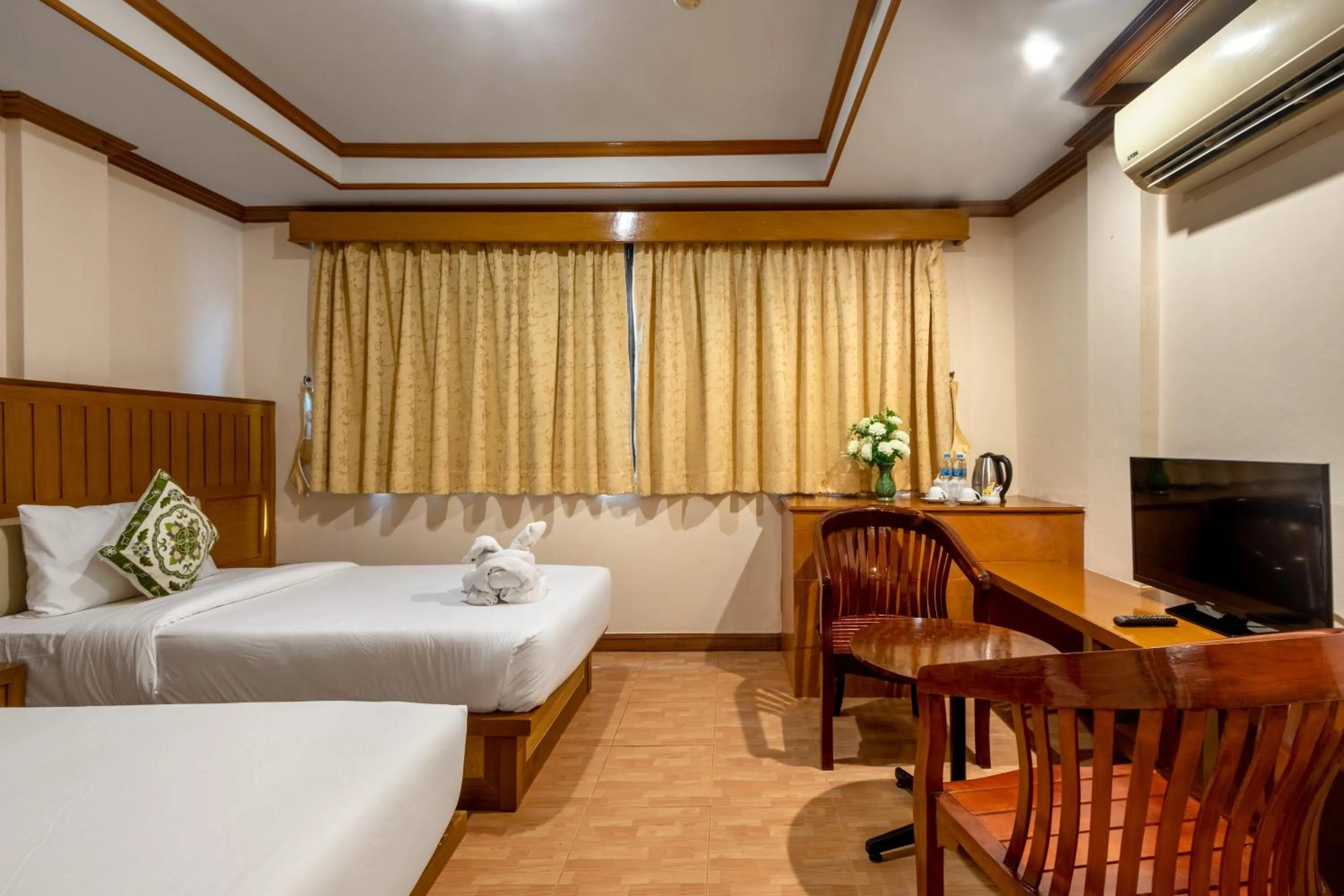 Bedroom, Bed in JB Green Hotel Patong