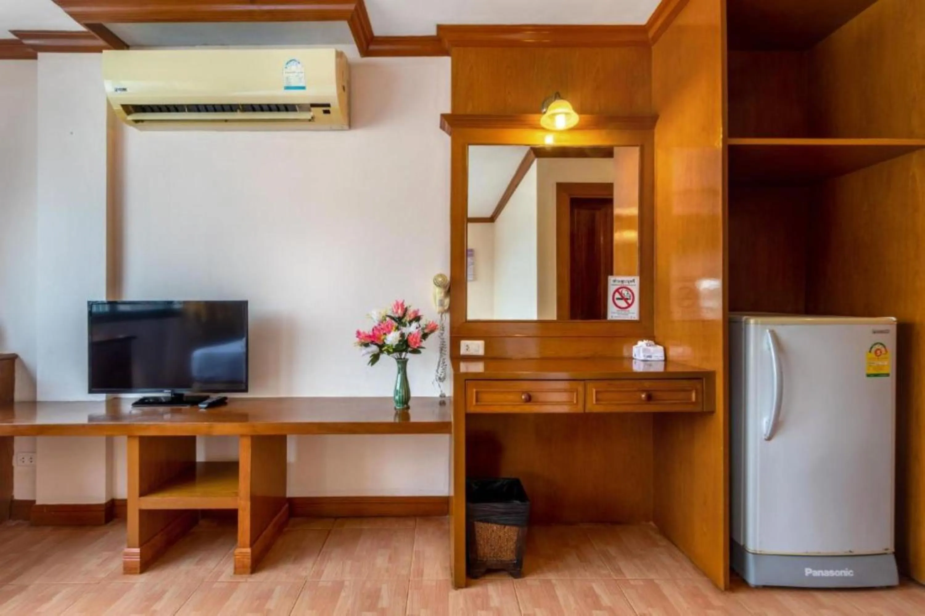 Area and facilities in JB Green Hotel Patong