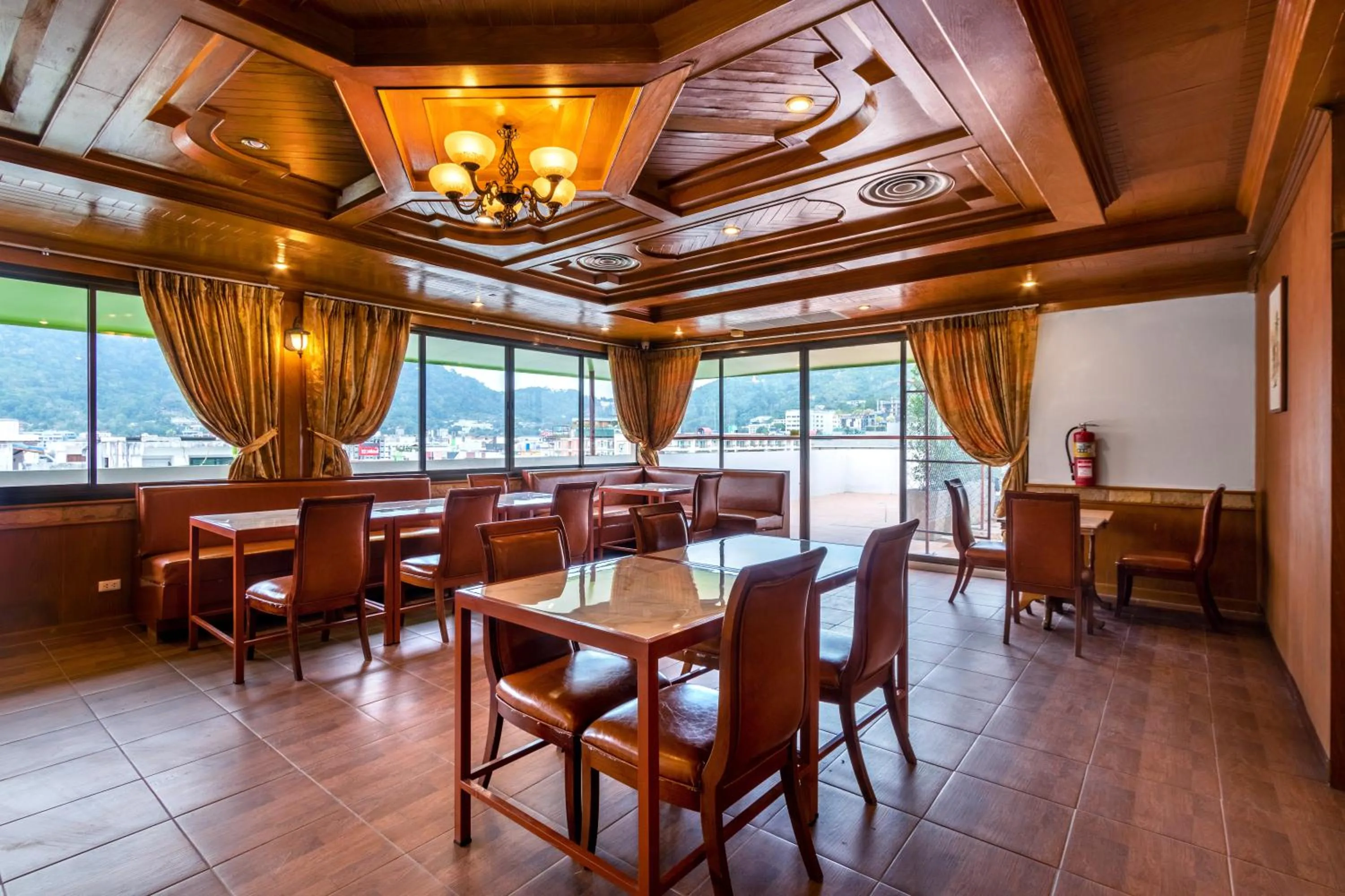 Restaurant/places to eat in JB Green Hotel Patong