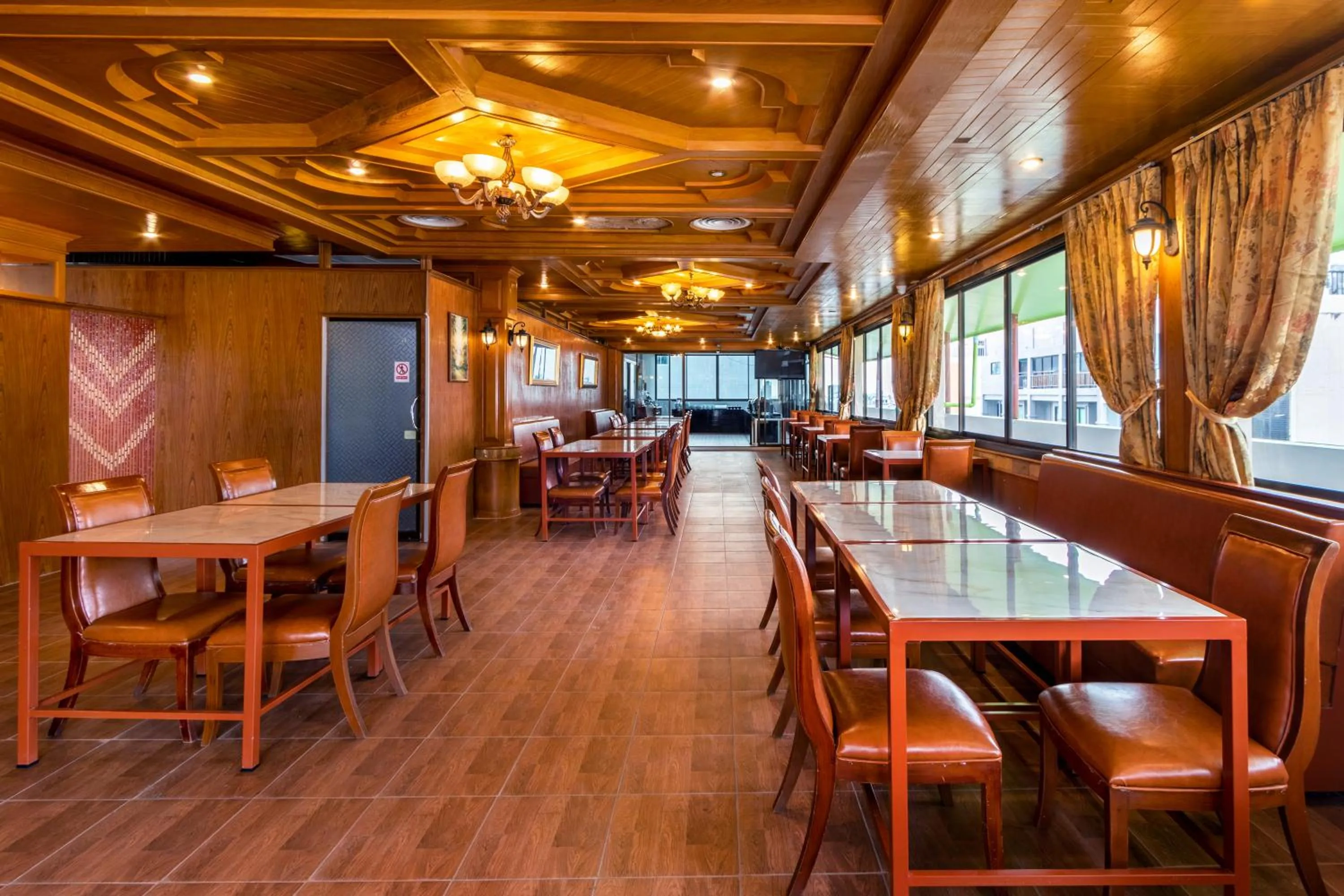 Restaurant/places to eat in JB Green Hotel Patong