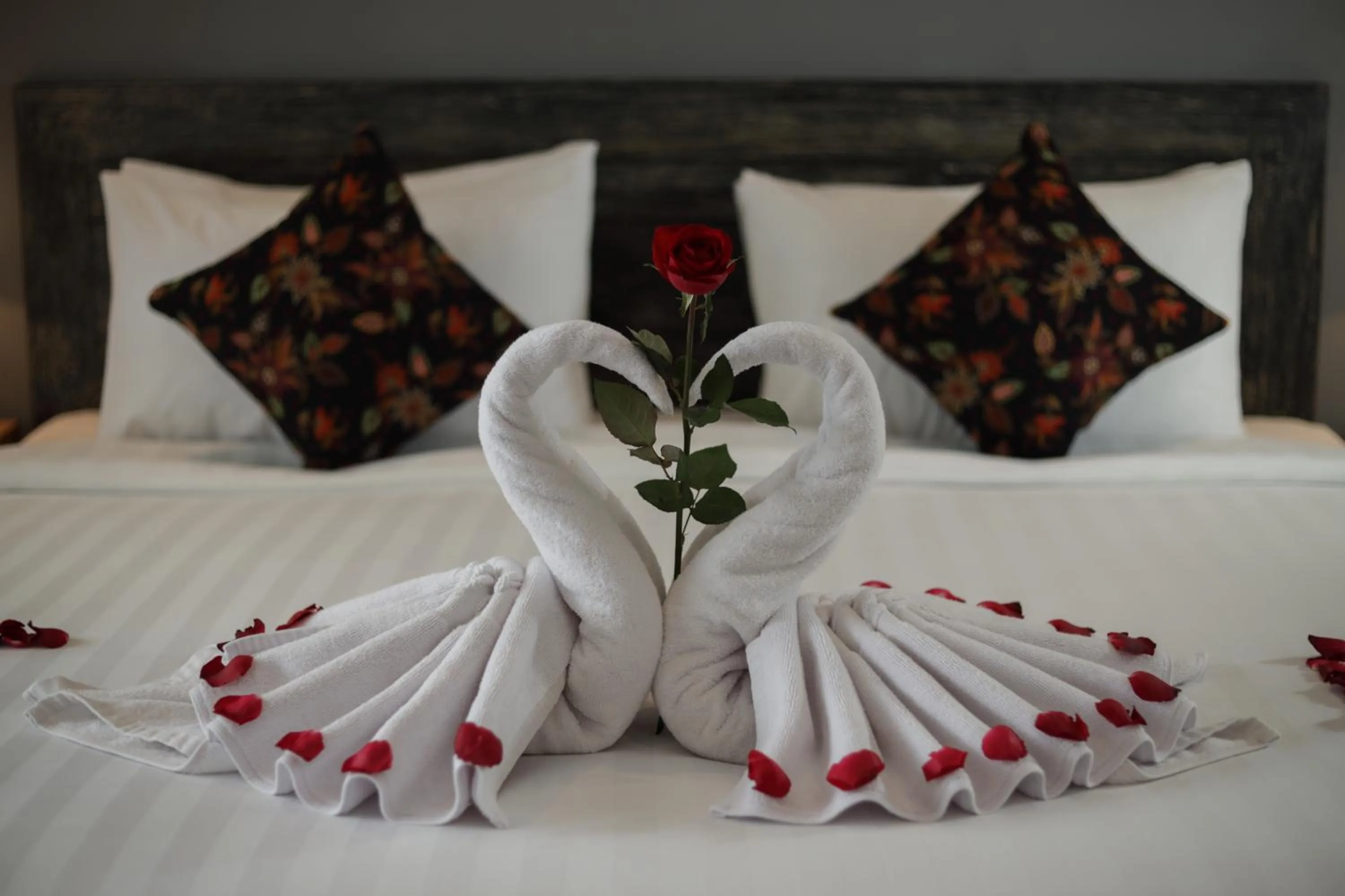 Bed in MAHALONA BALI STAY