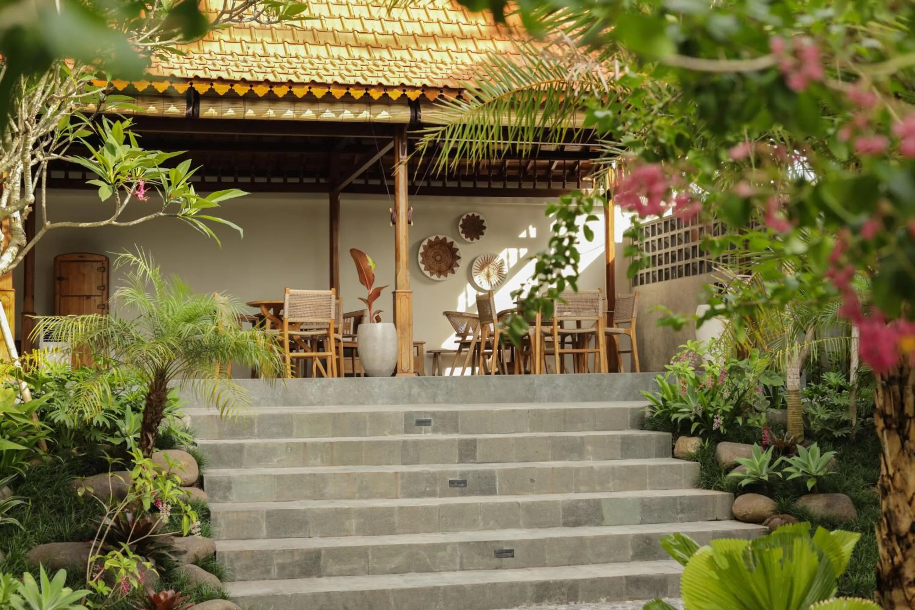 MAHALONA BALI STAY