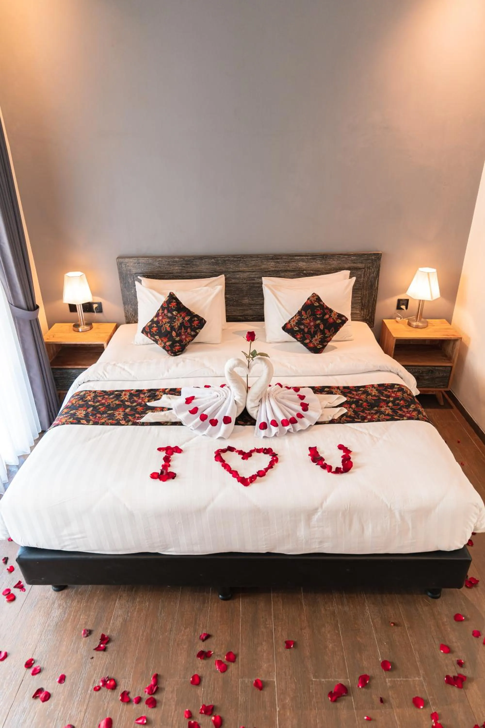 Bed in MAHALONA BALI STAY