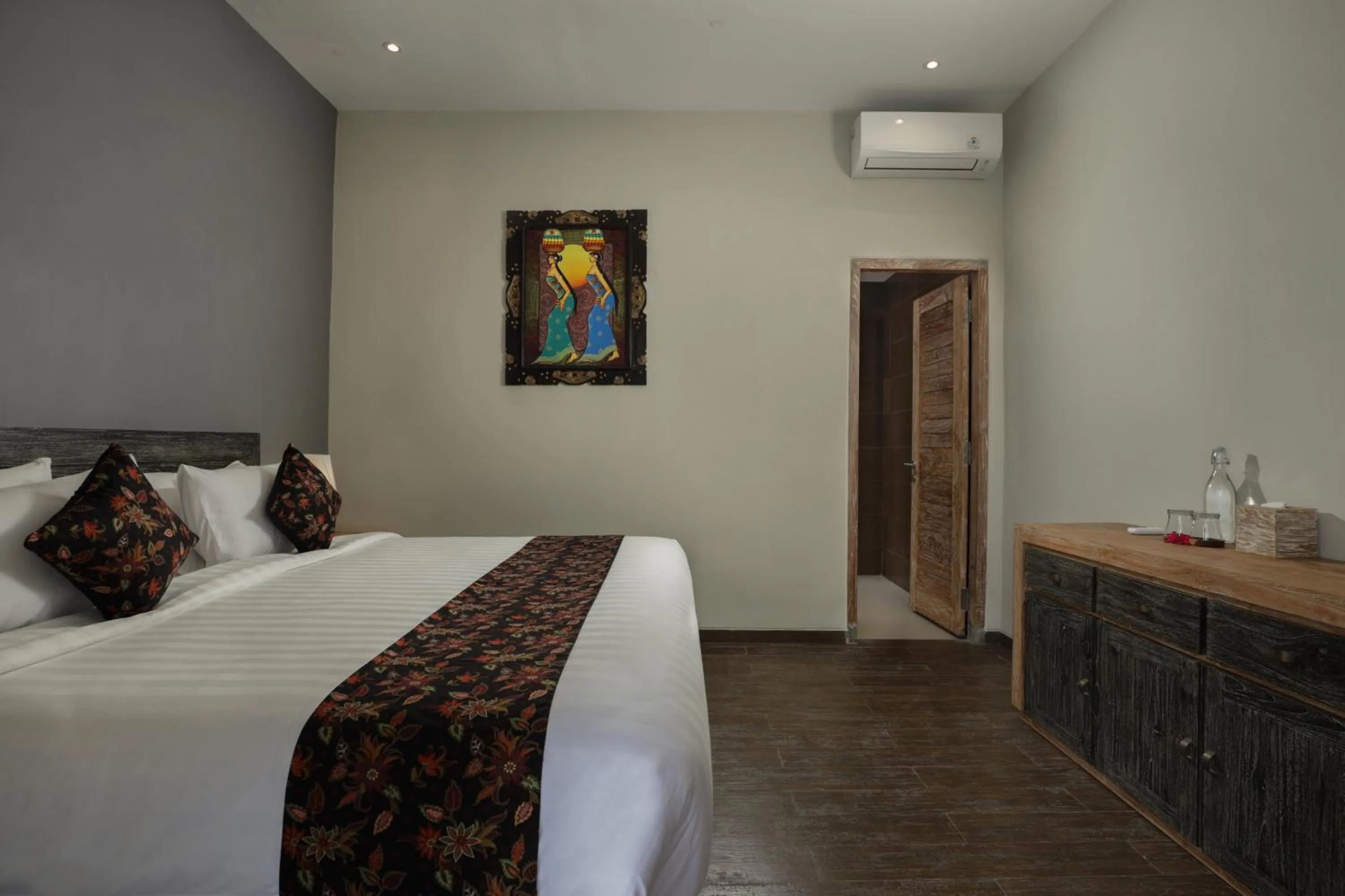 Bed in MAHALONA BALI STAY