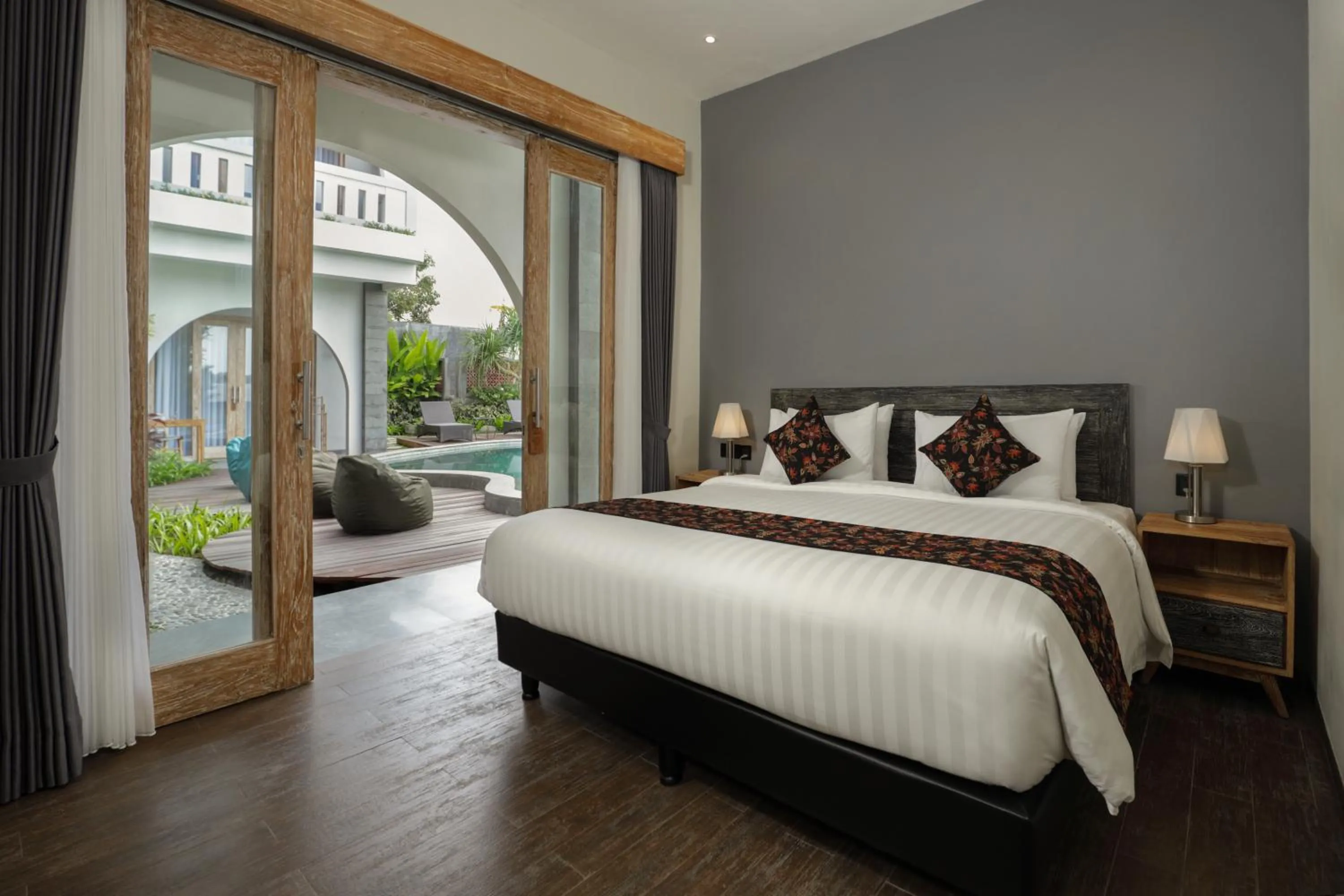 Bed in MAHALONA BALI STAY