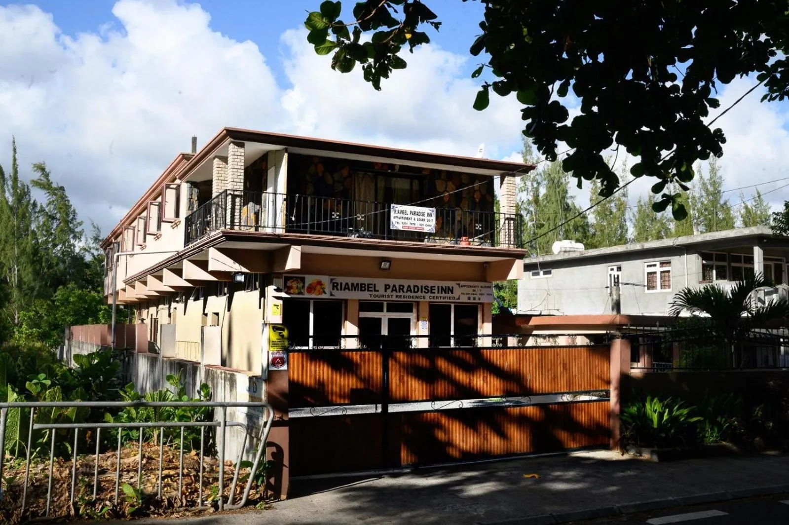 Property building in Riambel Paradise Inn Luxury Room