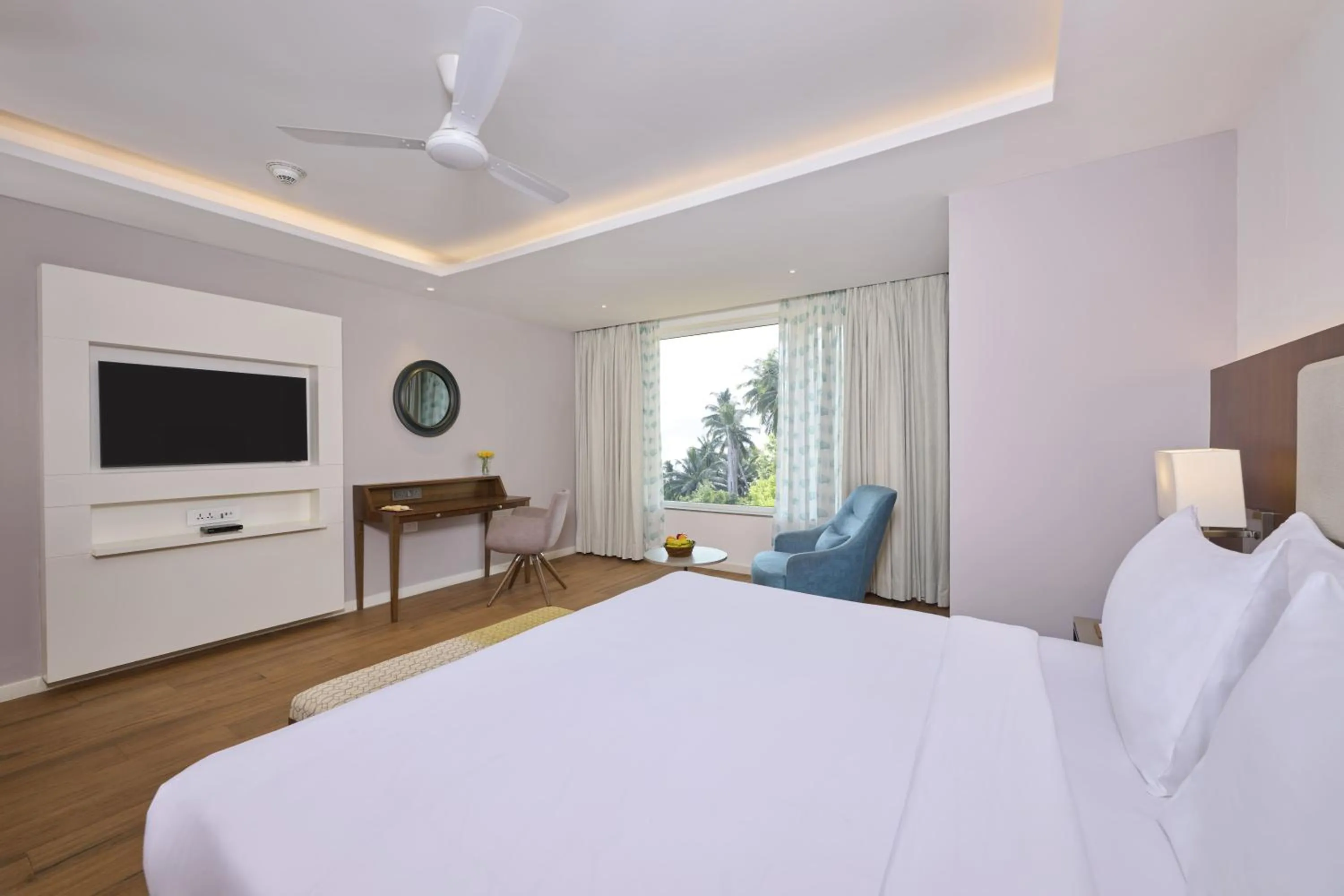 Photo of the whole room, Bed in Golden Tulip Vagator Goa