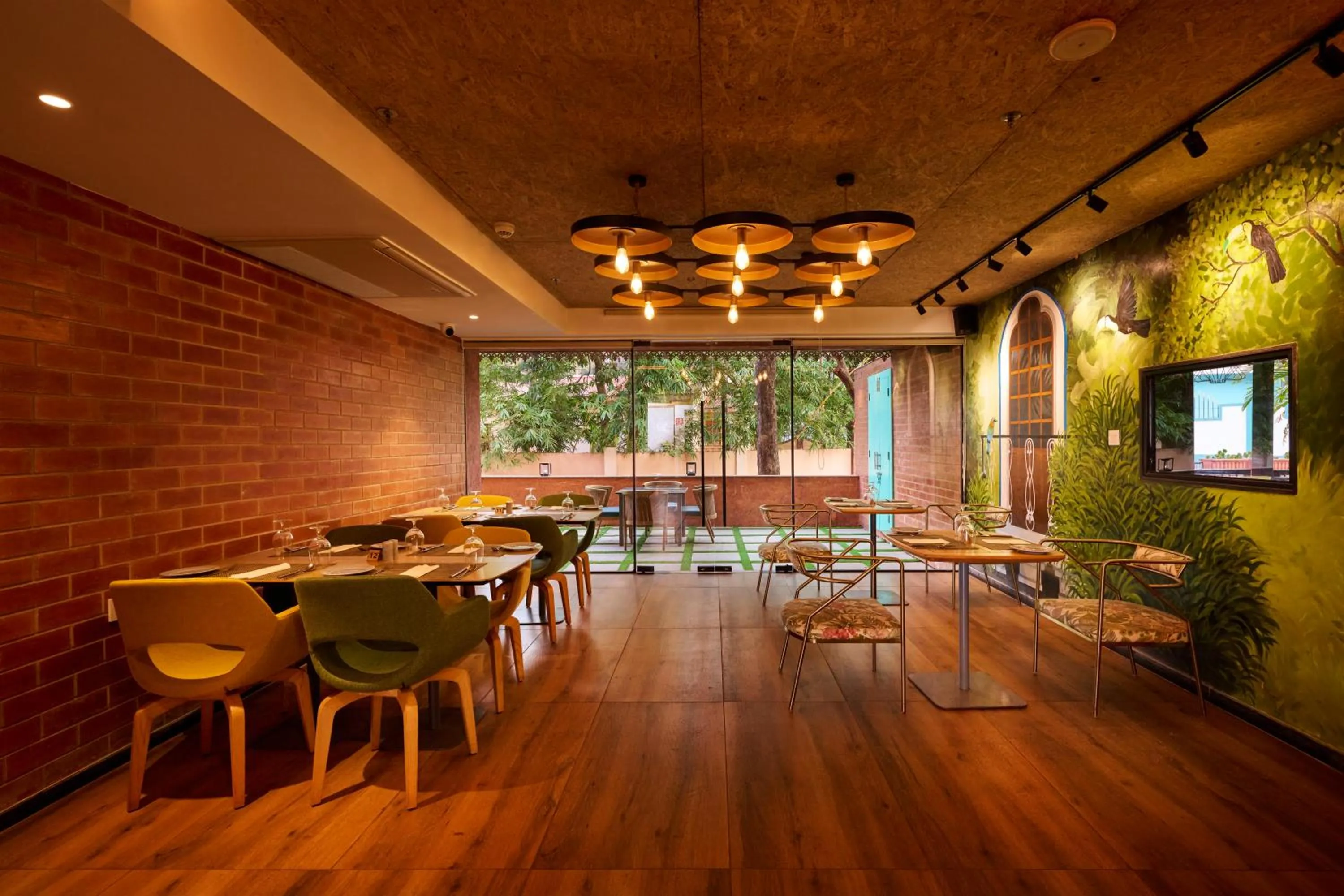 Restaurant/places to eat in Golden Tulip Vagator Goa