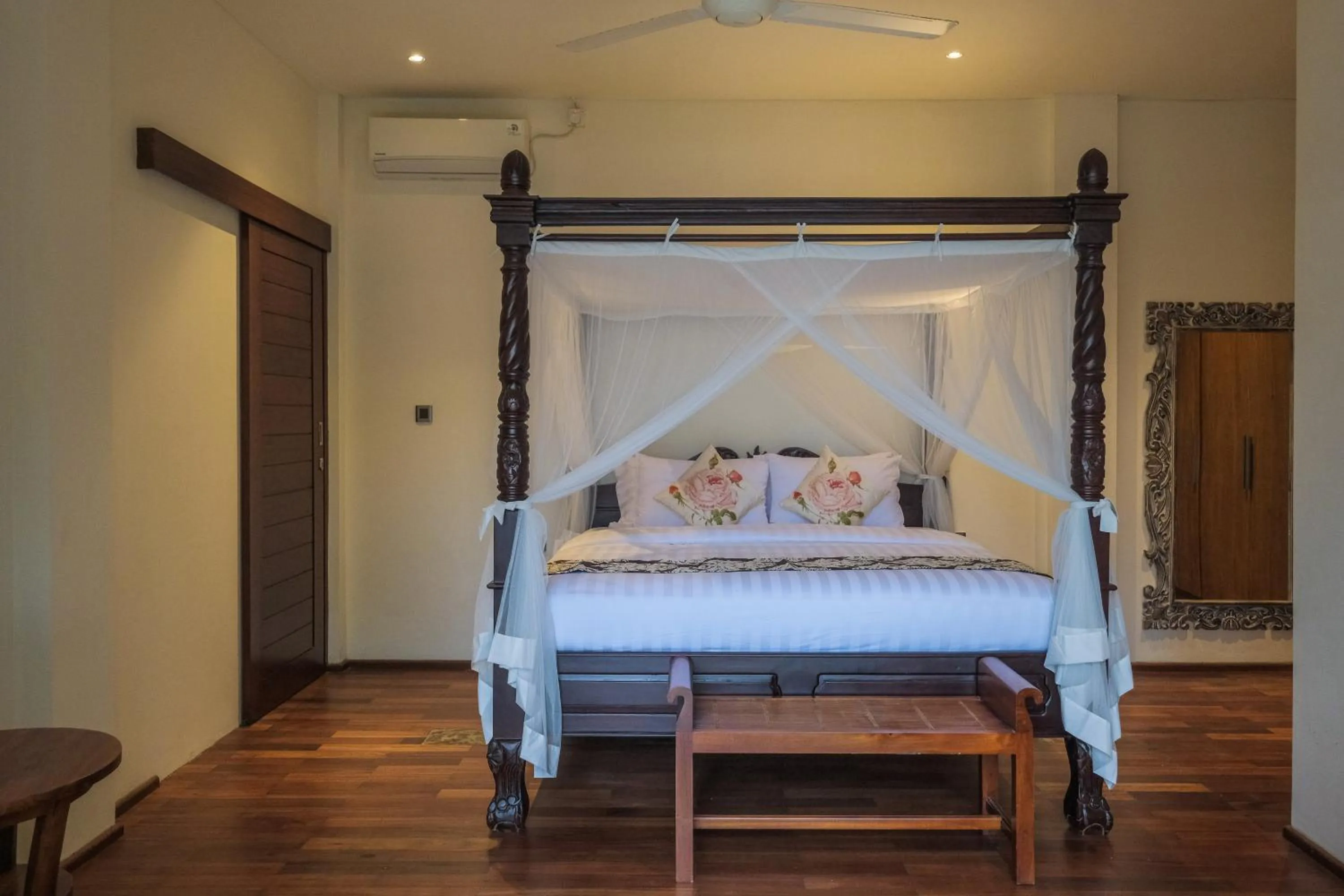 Bedroom, Bed in The Lavana Villa Puri Hawila Jimbaran - 5 Bedroom Villa