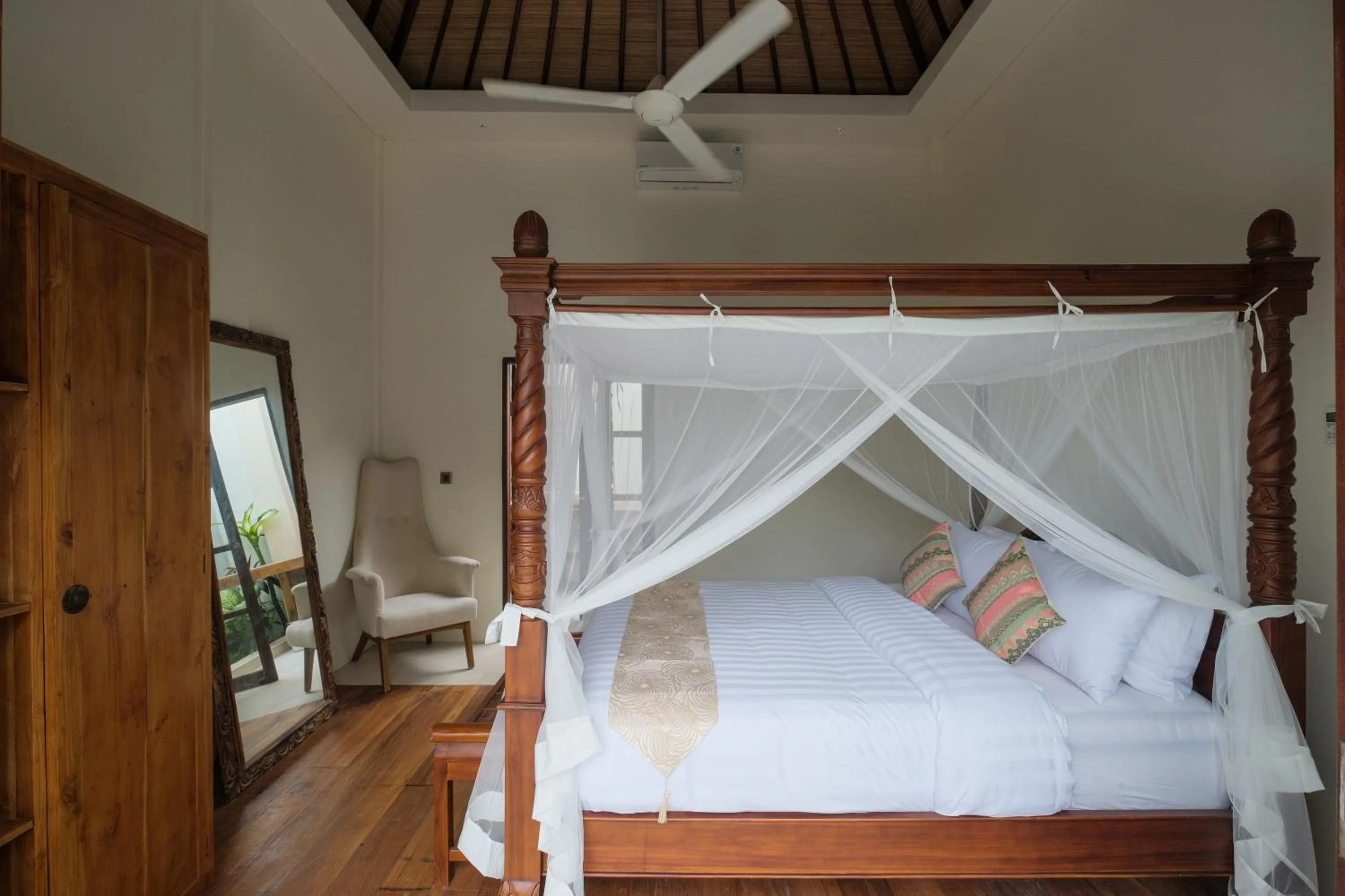 Bedroom, Bed in The Lavana Villa Puri Hawila Jimbaran - 5 Bedroom Villa