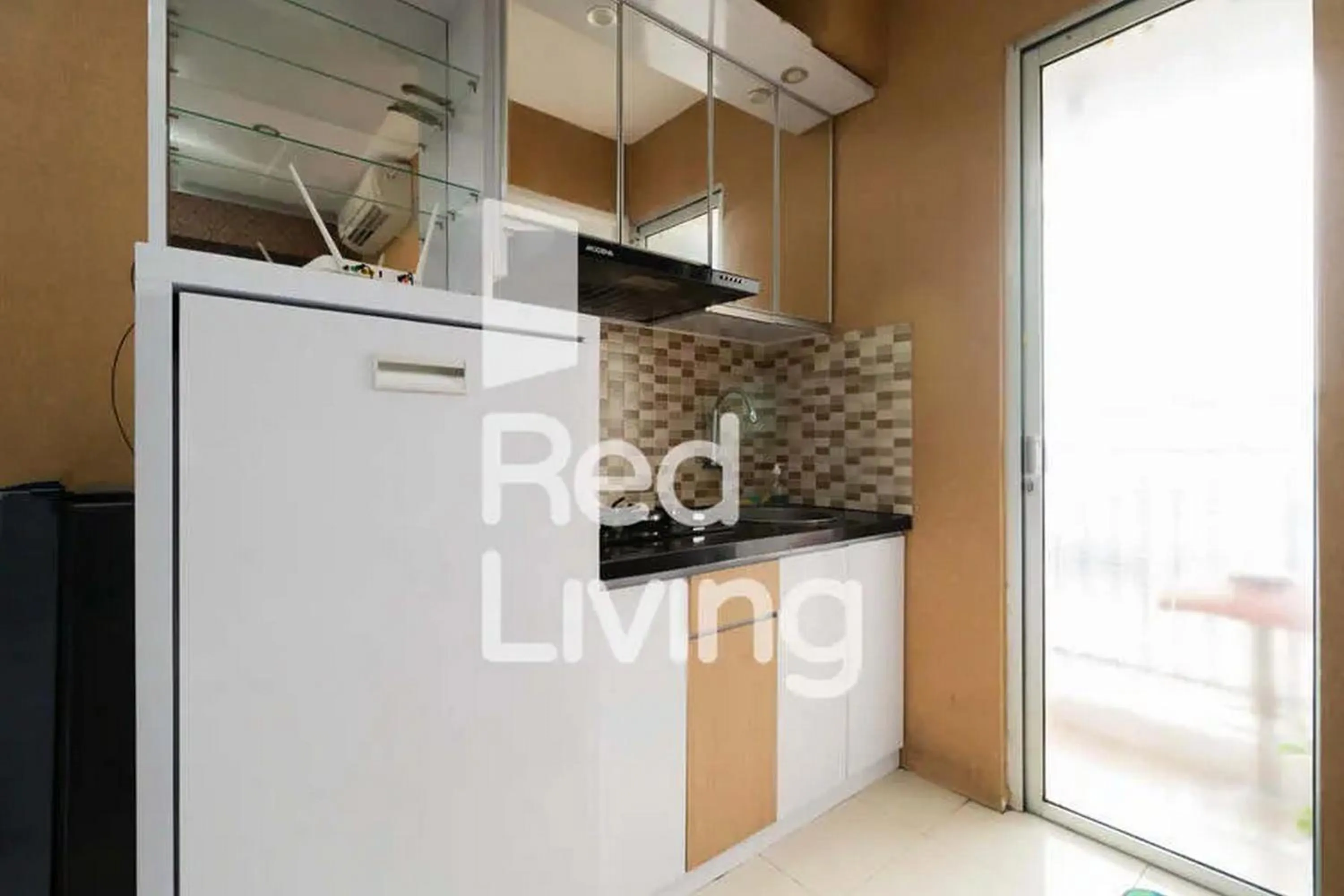 Kitchen or kitchenette in RedLiving Apartemen Bassura City - Vina Tan Tower Flamboyan