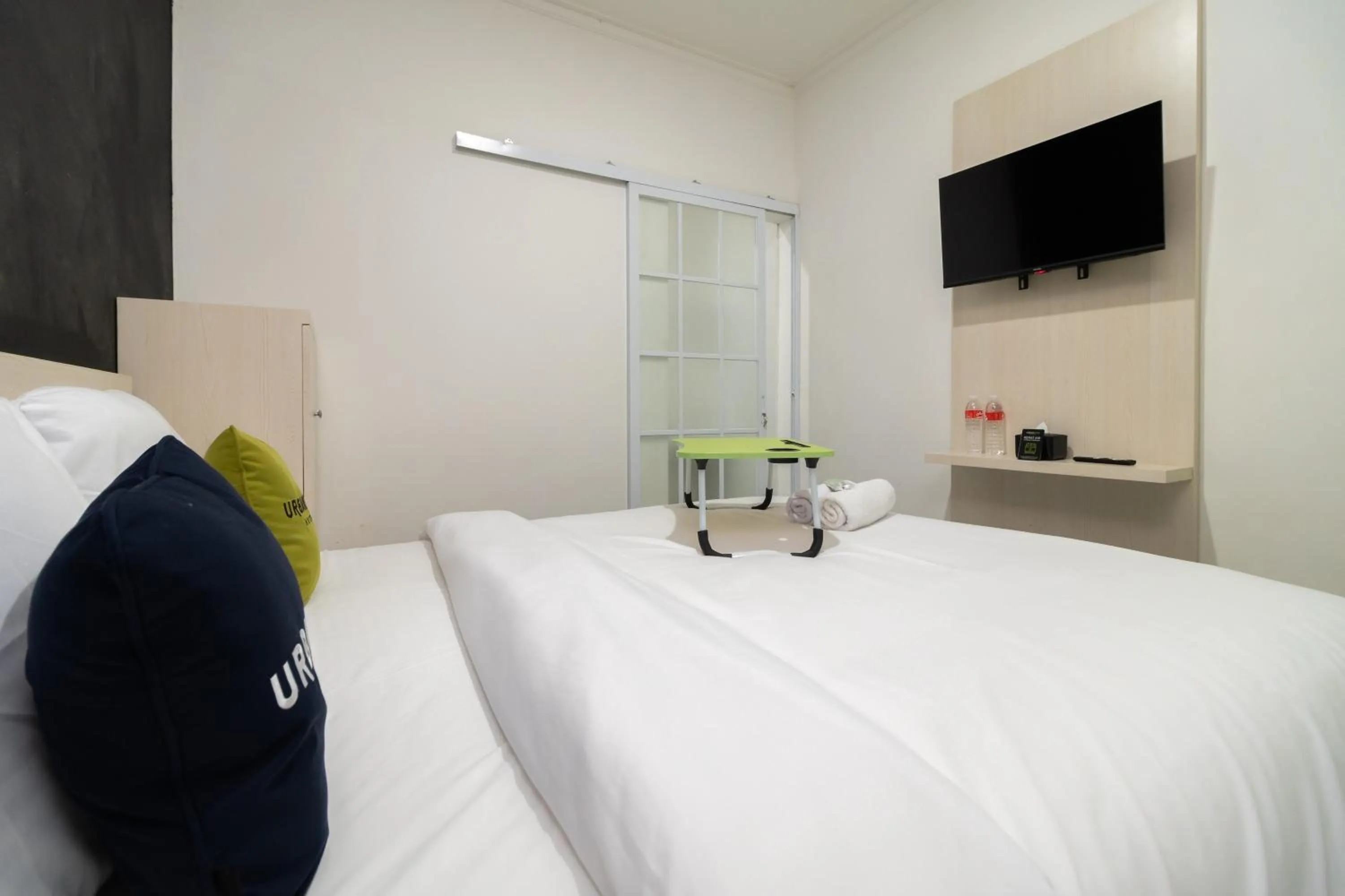 Bedroom, Bed in Urbanview Hotel Bizhome Artha Gading Boulevard by RedDoorz