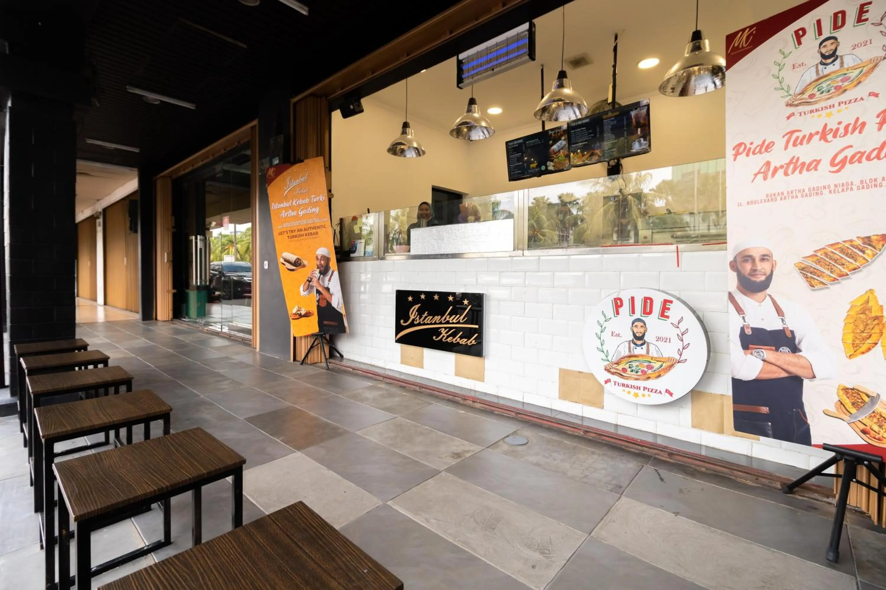 Restaurant/places to eat in Urbanview Hotel Bizhome Artha Gading Boulevard by RedDoorz