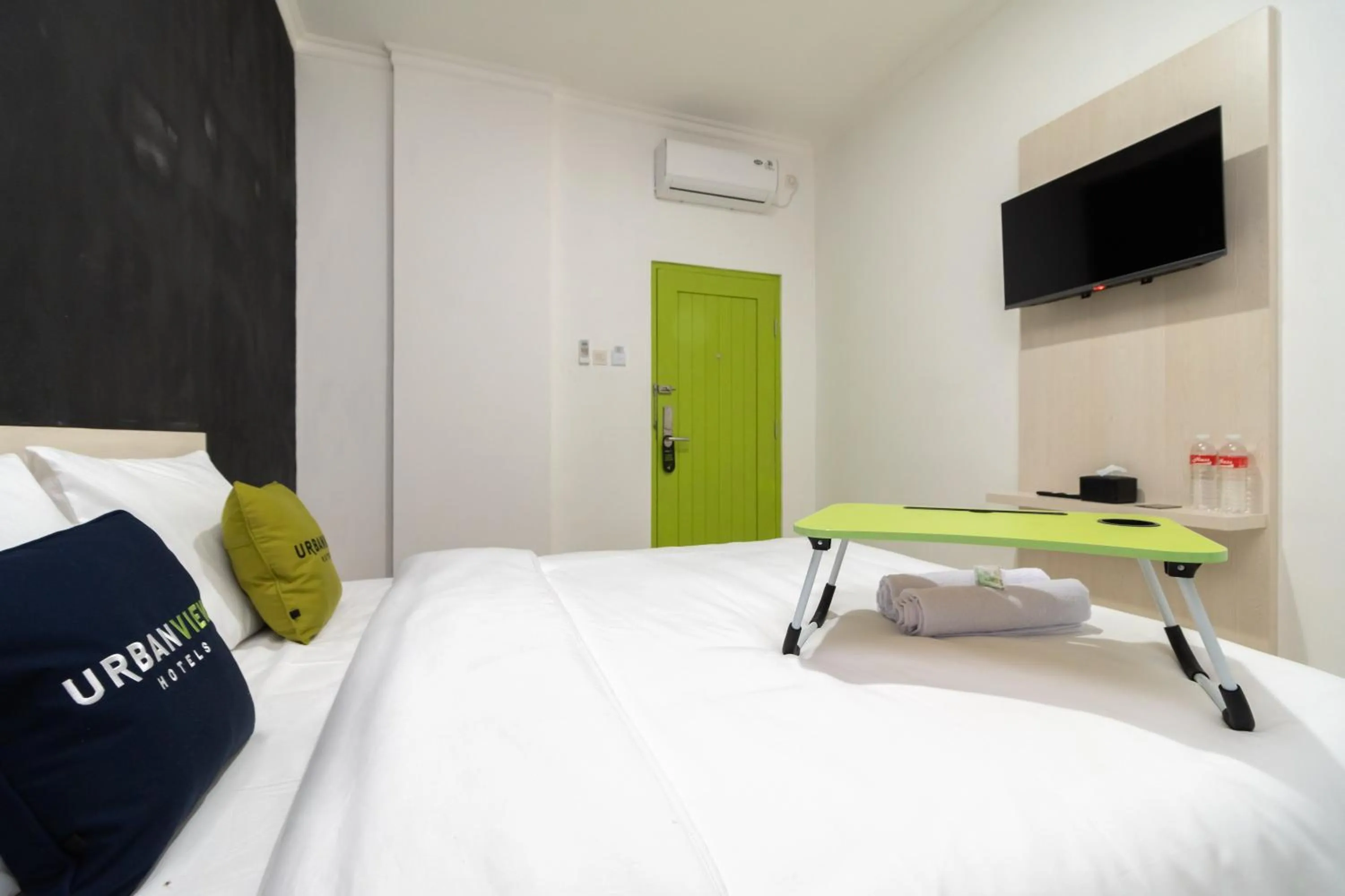 Bedroom, Bed in Urbanview Hotel Bizhome Artha Gading Boulevard by RedDoorz