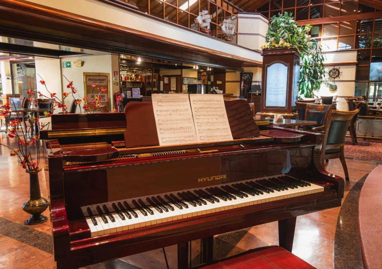 Restaurant/places to eat in Hotel Marina Villa del Rio