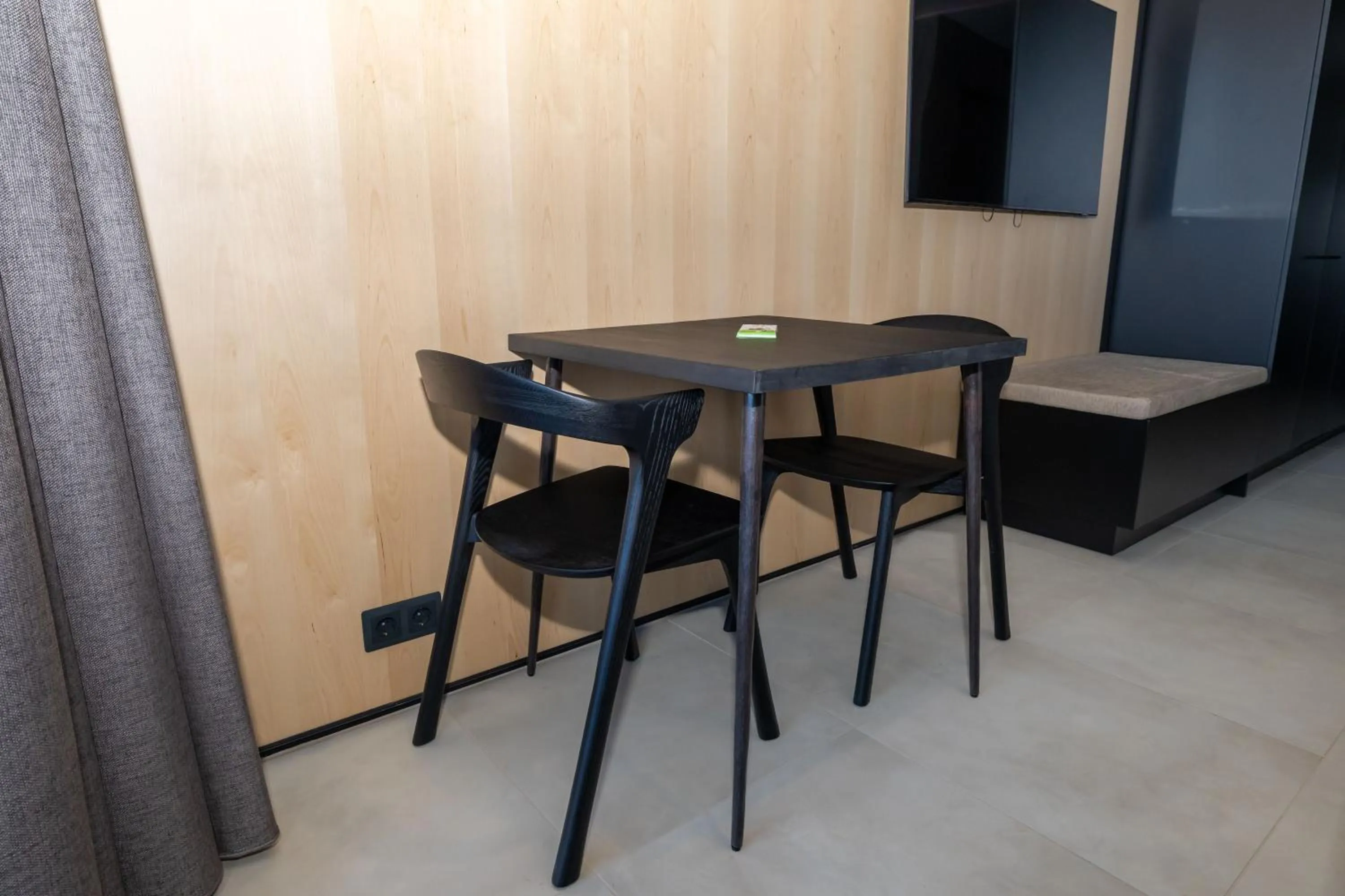 Dining area in North Mountain View Suites