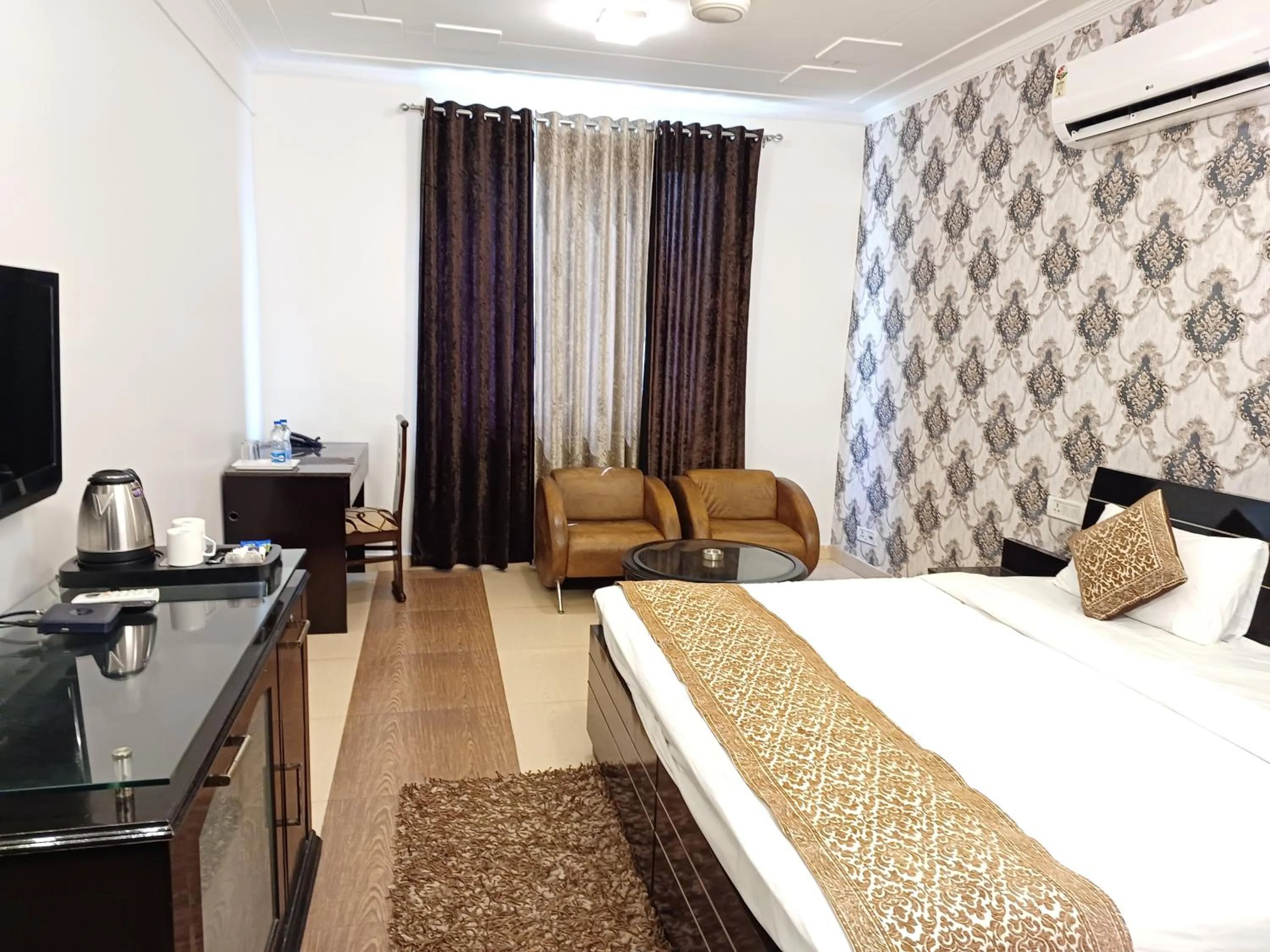 Communal lounge/ TV room, Bed in Skylark Hotel by Gabrian Hotels