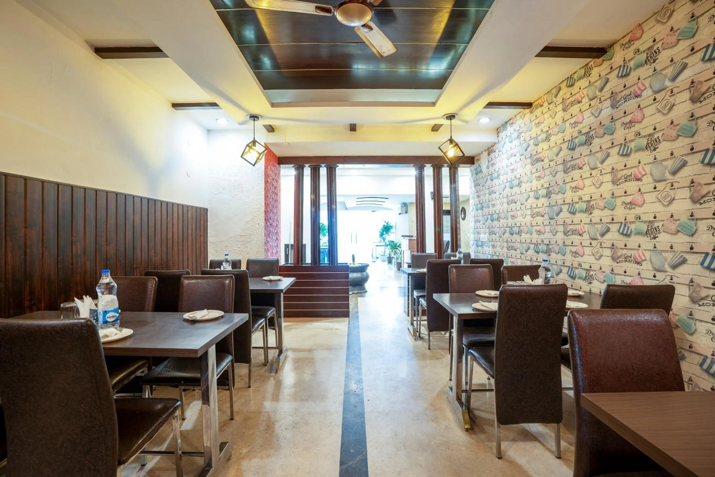 Restaurant/places to eat in Skylark Hotel by Gabrian Hotels