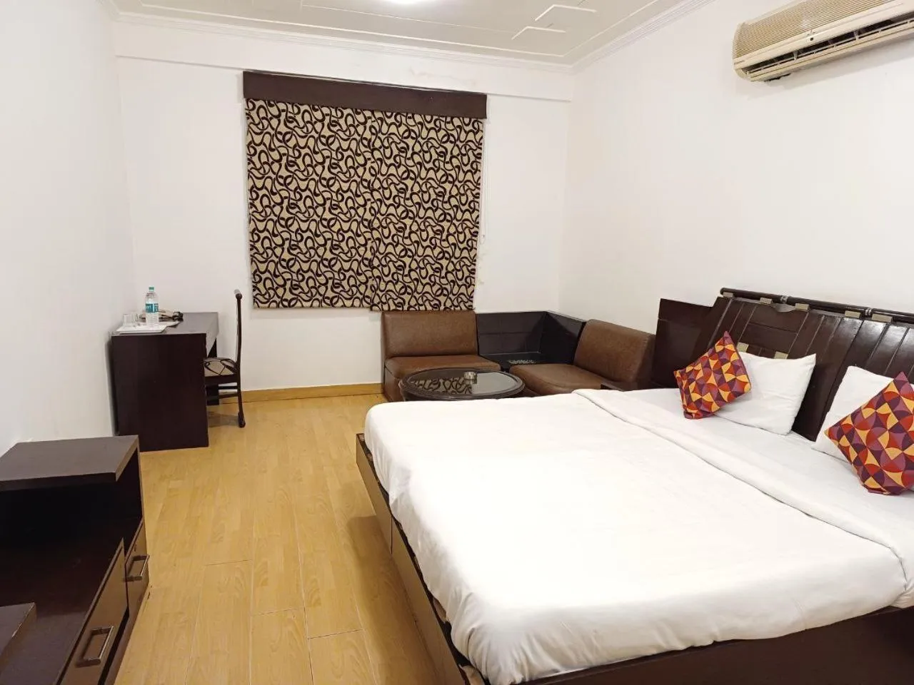 Photo of the whole room, Bed in Skylark Hotel by Gabrian Hotels