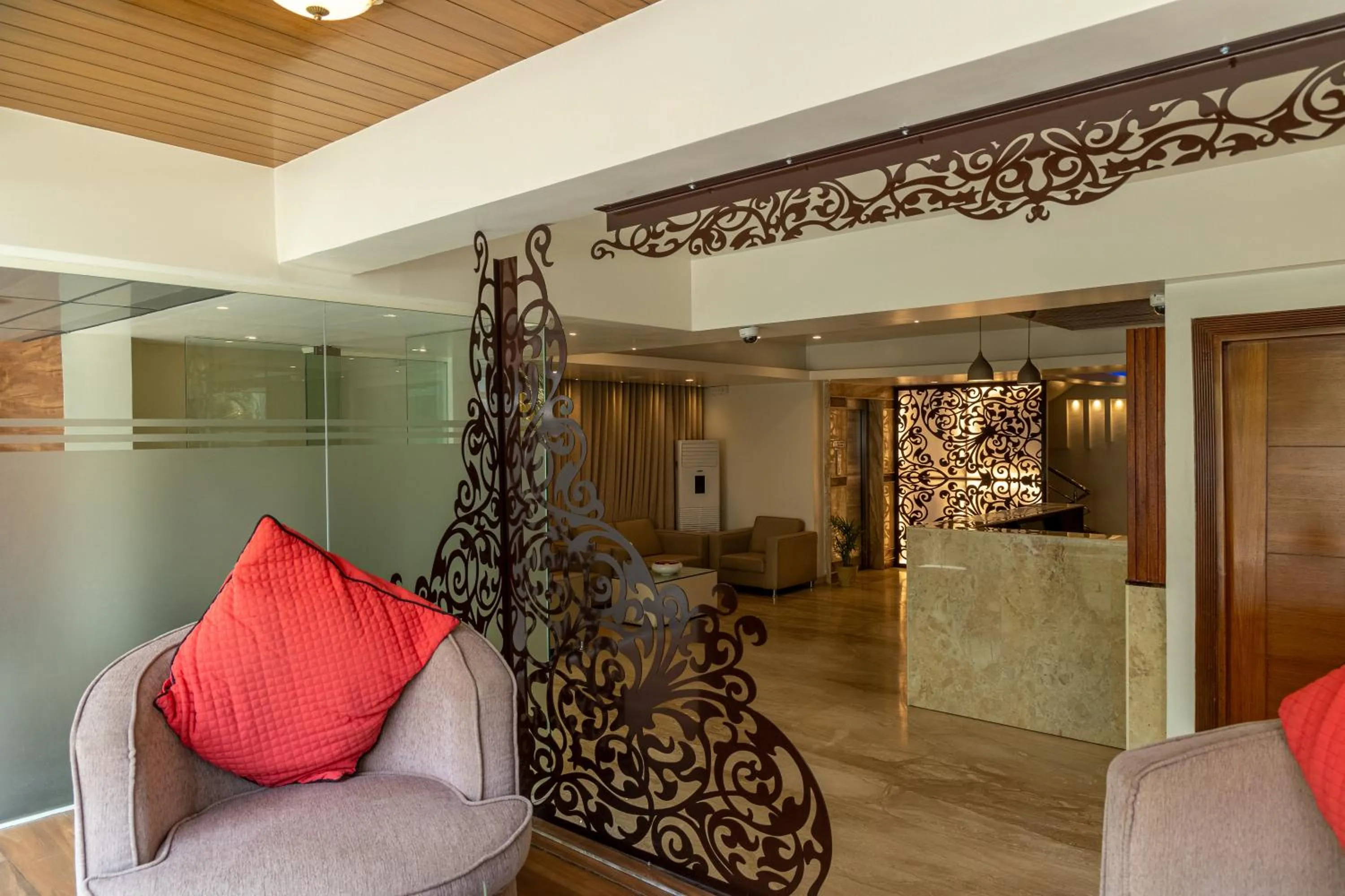 Seating area in Tetrad Hotels - International Airport Road Hebbal