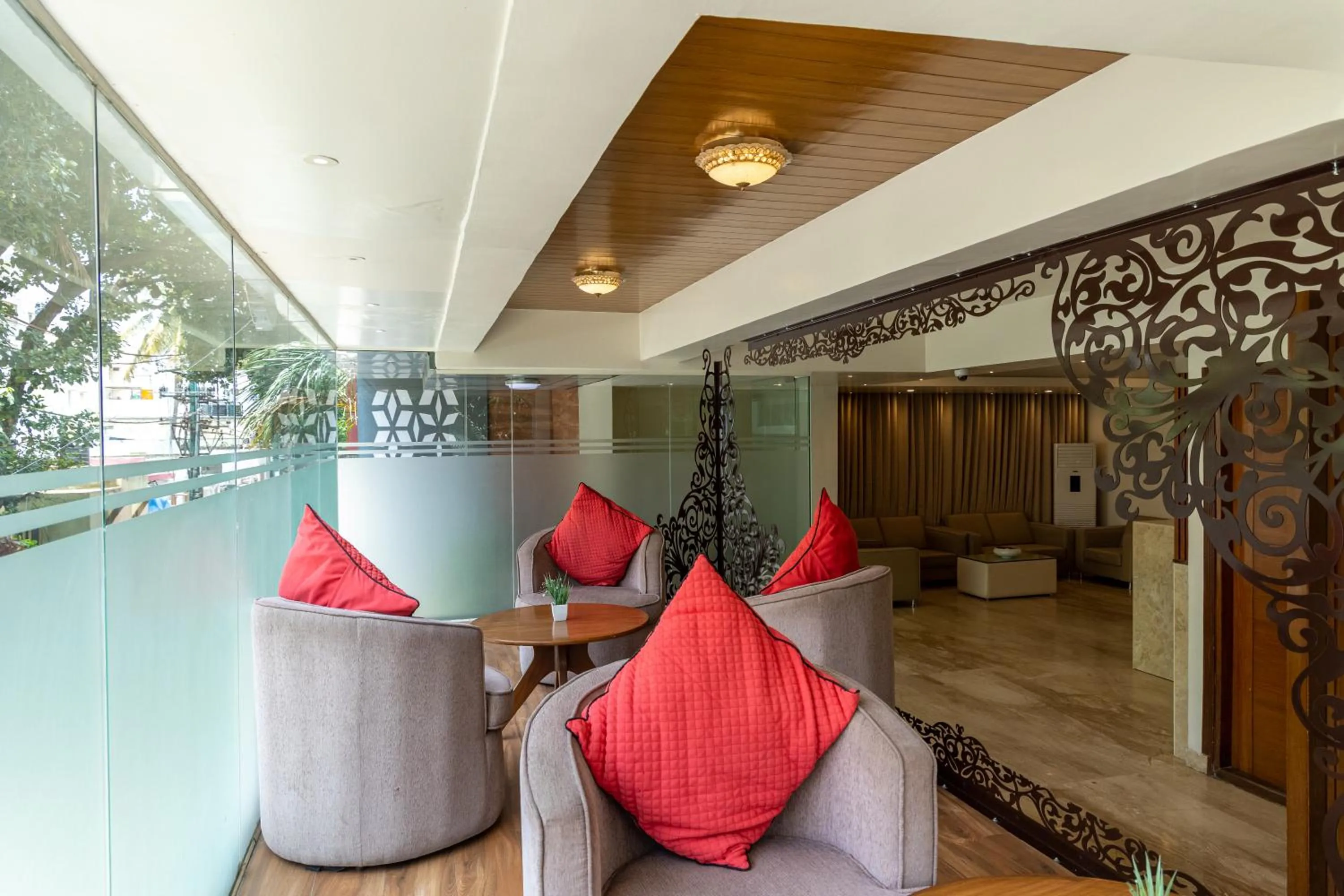 Living room in Tetrad Hotels - International Airport Road Hebbal
