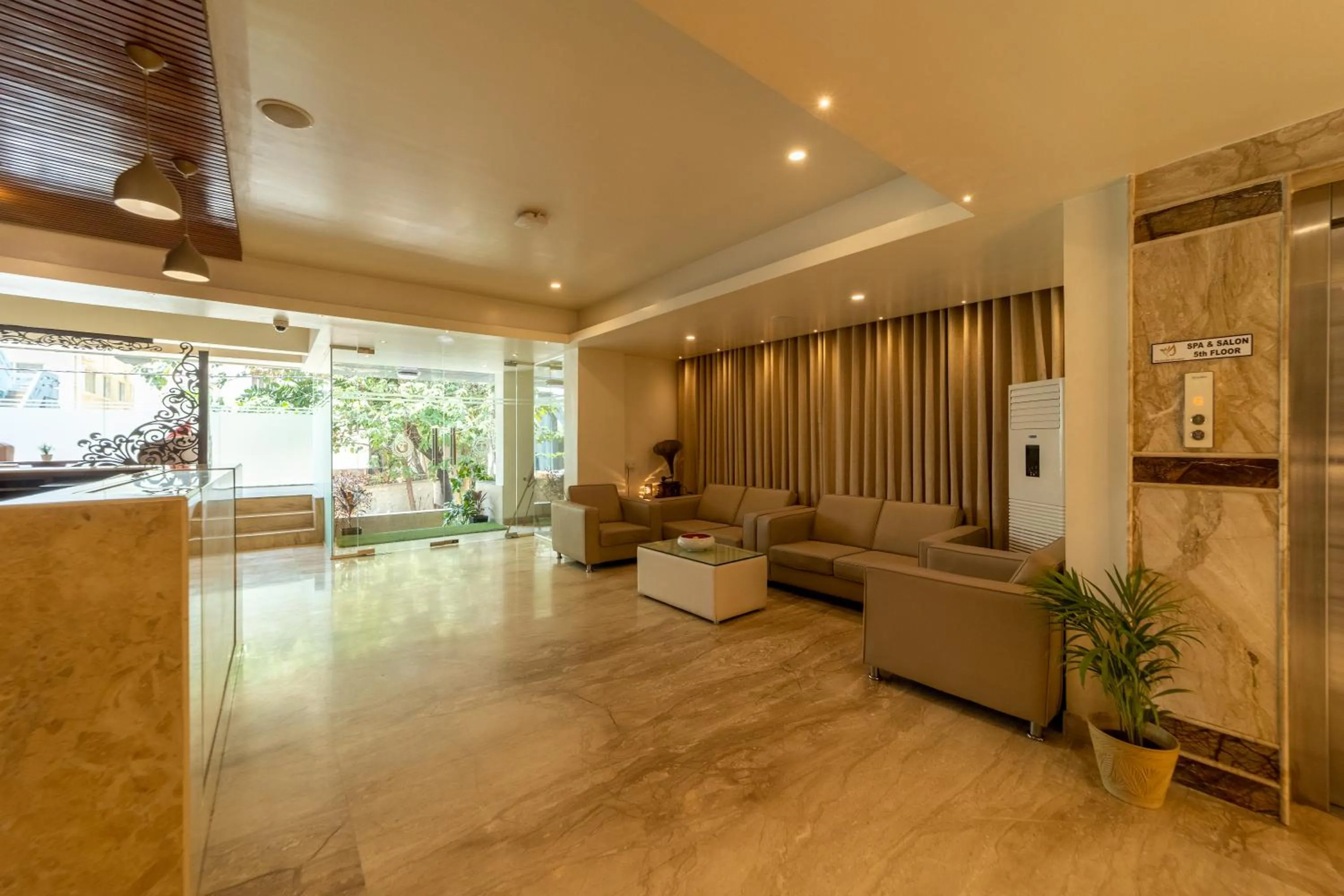 Seating area in Tetrad Hotels - International Airport Road Hebbal