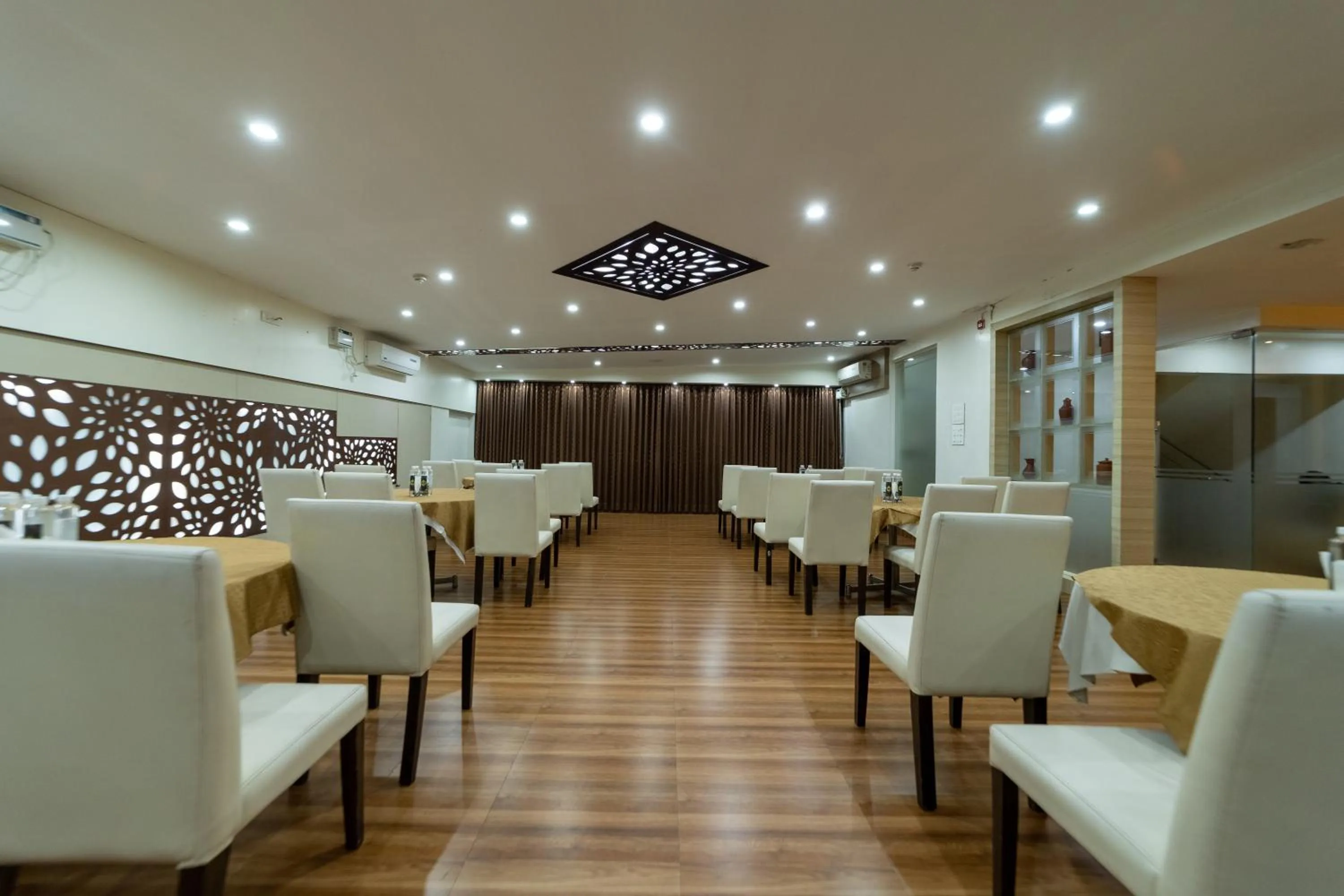 Restaurant/places to eat in Tetrad Hotels - International Airport Road Hebbal