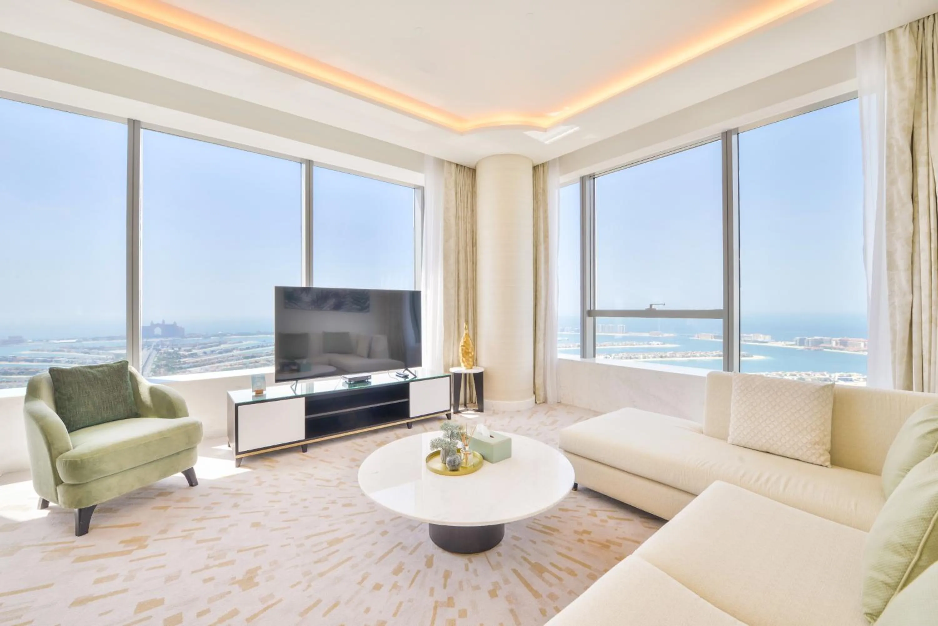 Living room in Ultra Luxury Palm Tower with Shared Hotel Facilities