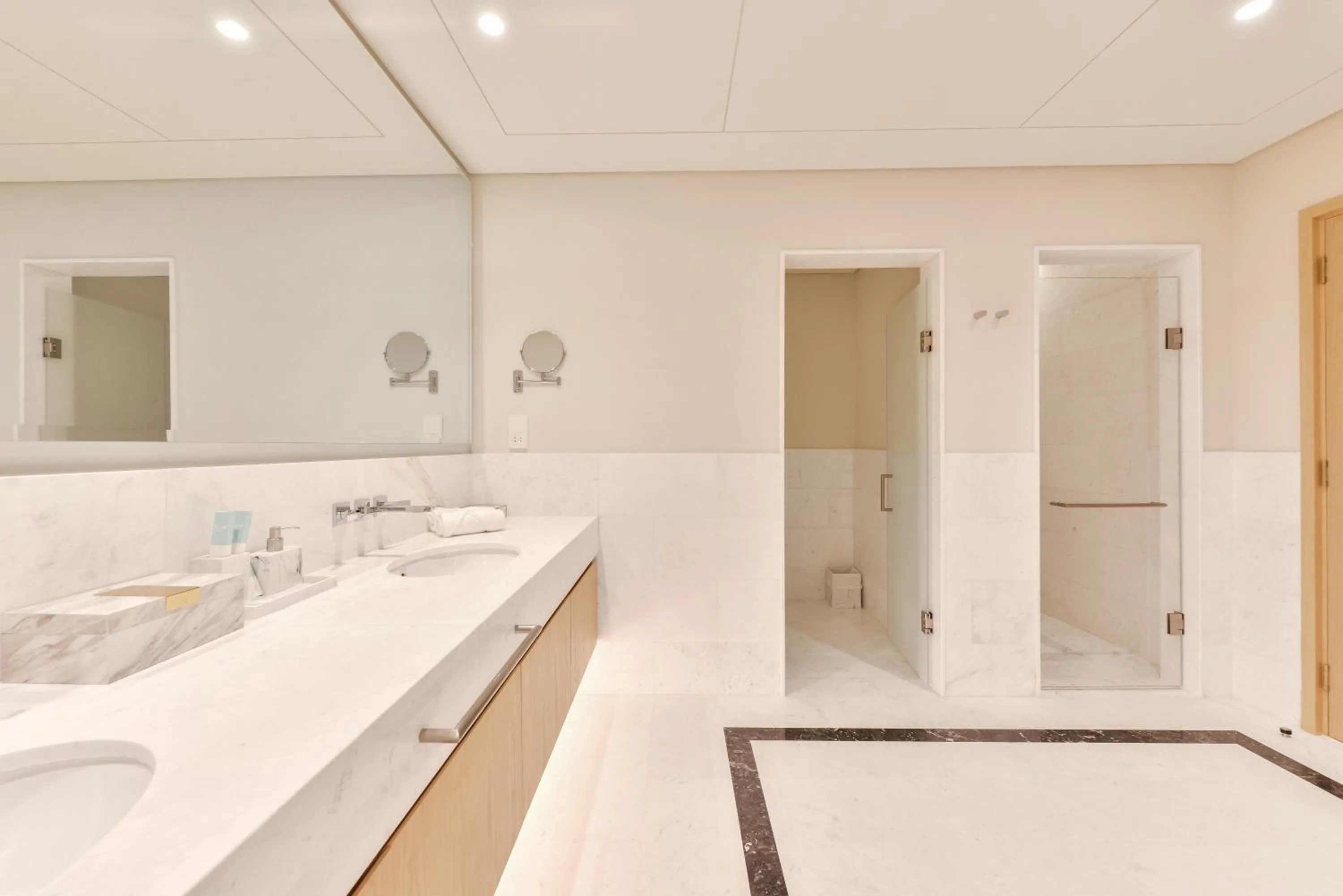 Bathroom in Ultra Luxury Palm Tower with Shared Hotel Facilities
