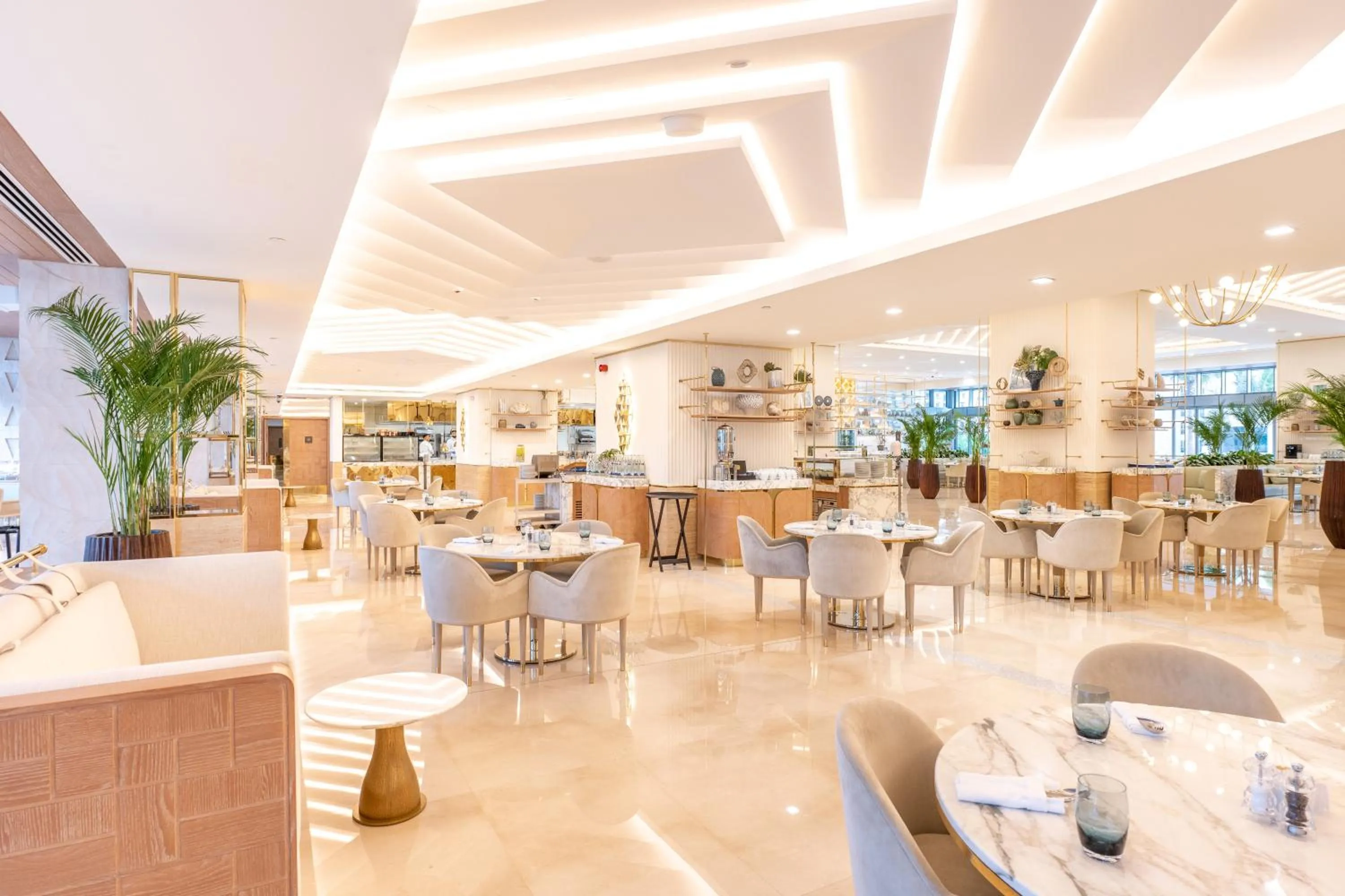 Restaurant/places to eat in Ultra Luxury Palm Tower with Shared Hotel Facilities