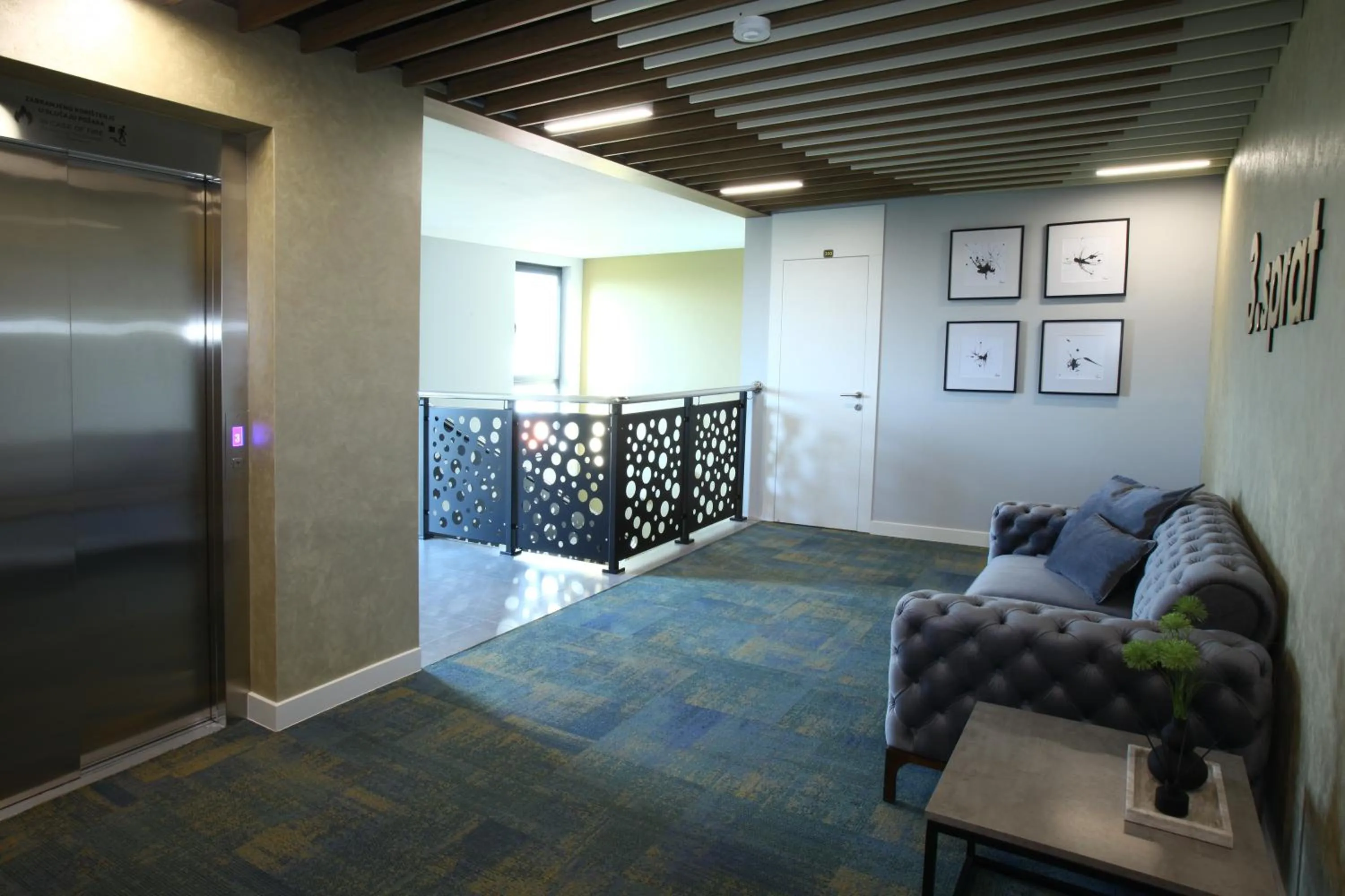Seating area, Bed in Hotel ETNA