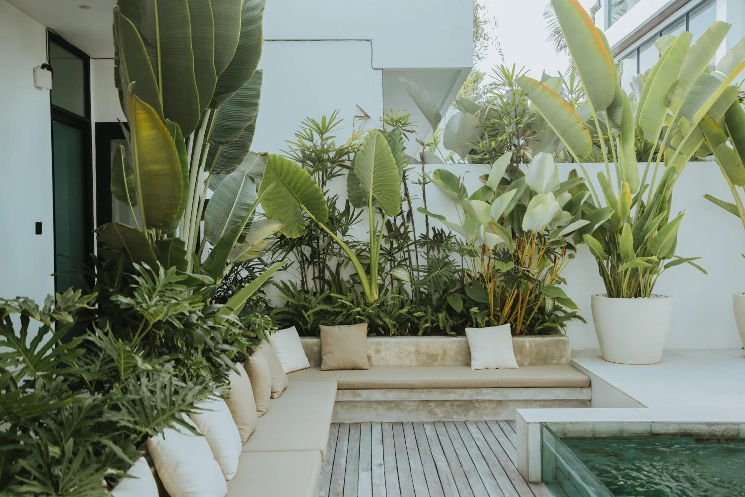 Garden in Baliwood Residence Villas by BREIG