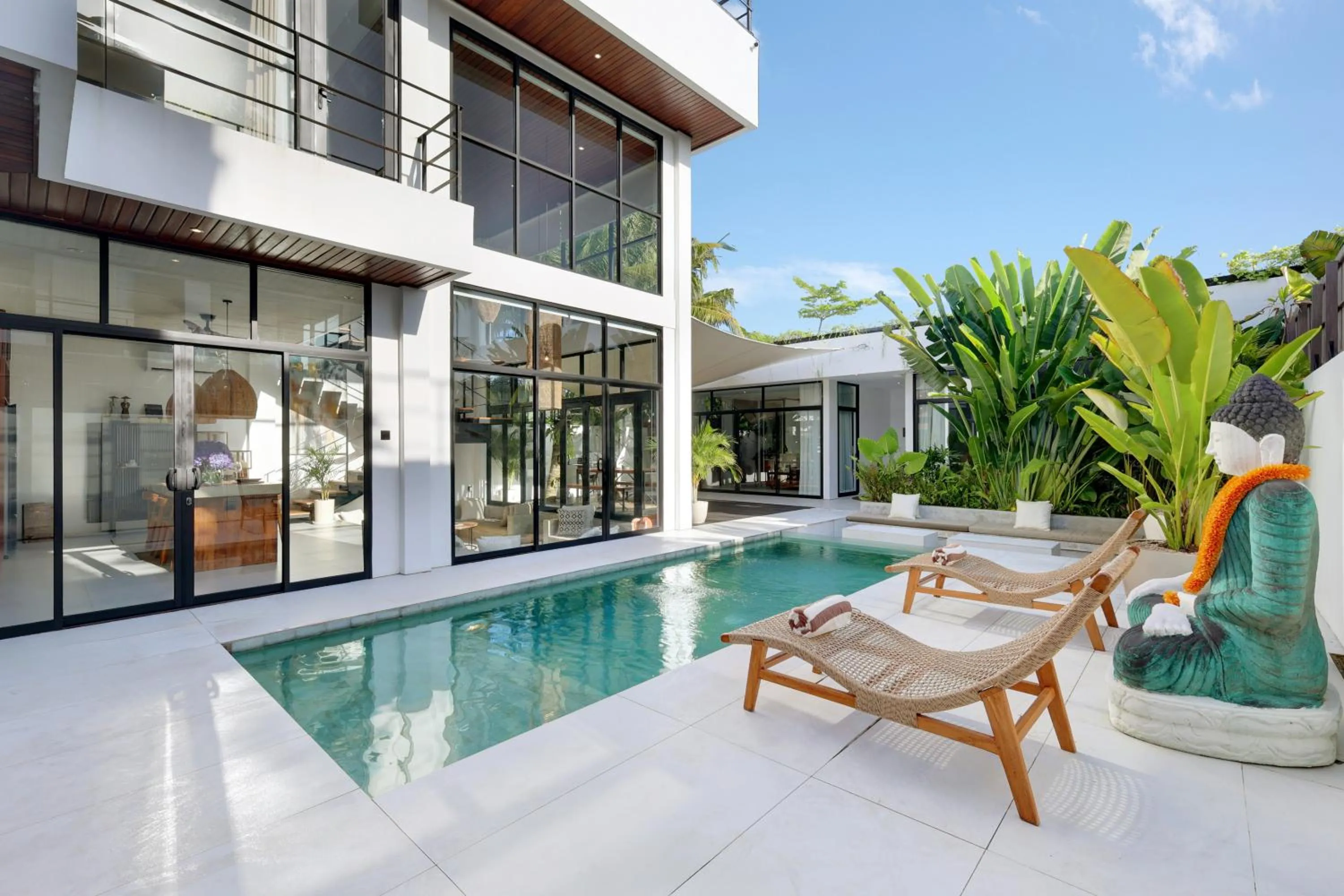 Swimming pool in Baliwood Residence Villas by BREIG