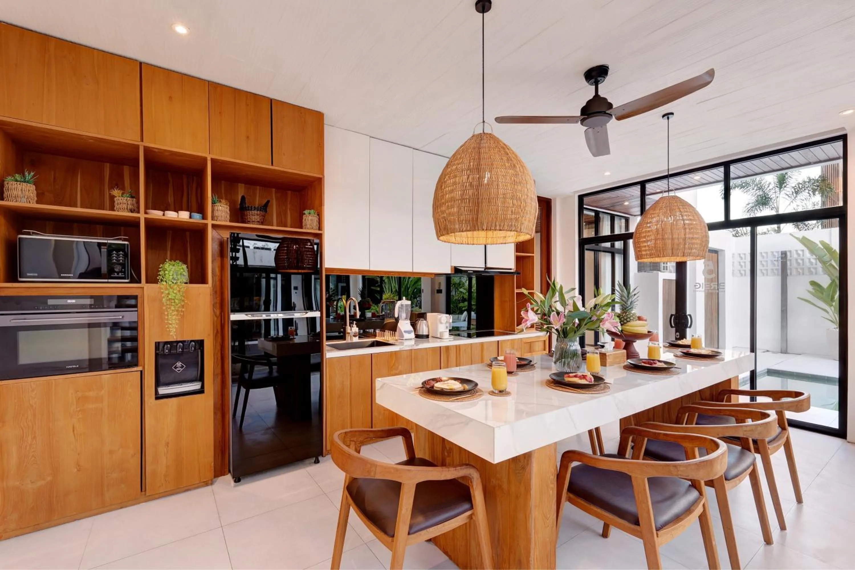 Kitchen or kitchenette in Baliwood Residence Villas by BREIG