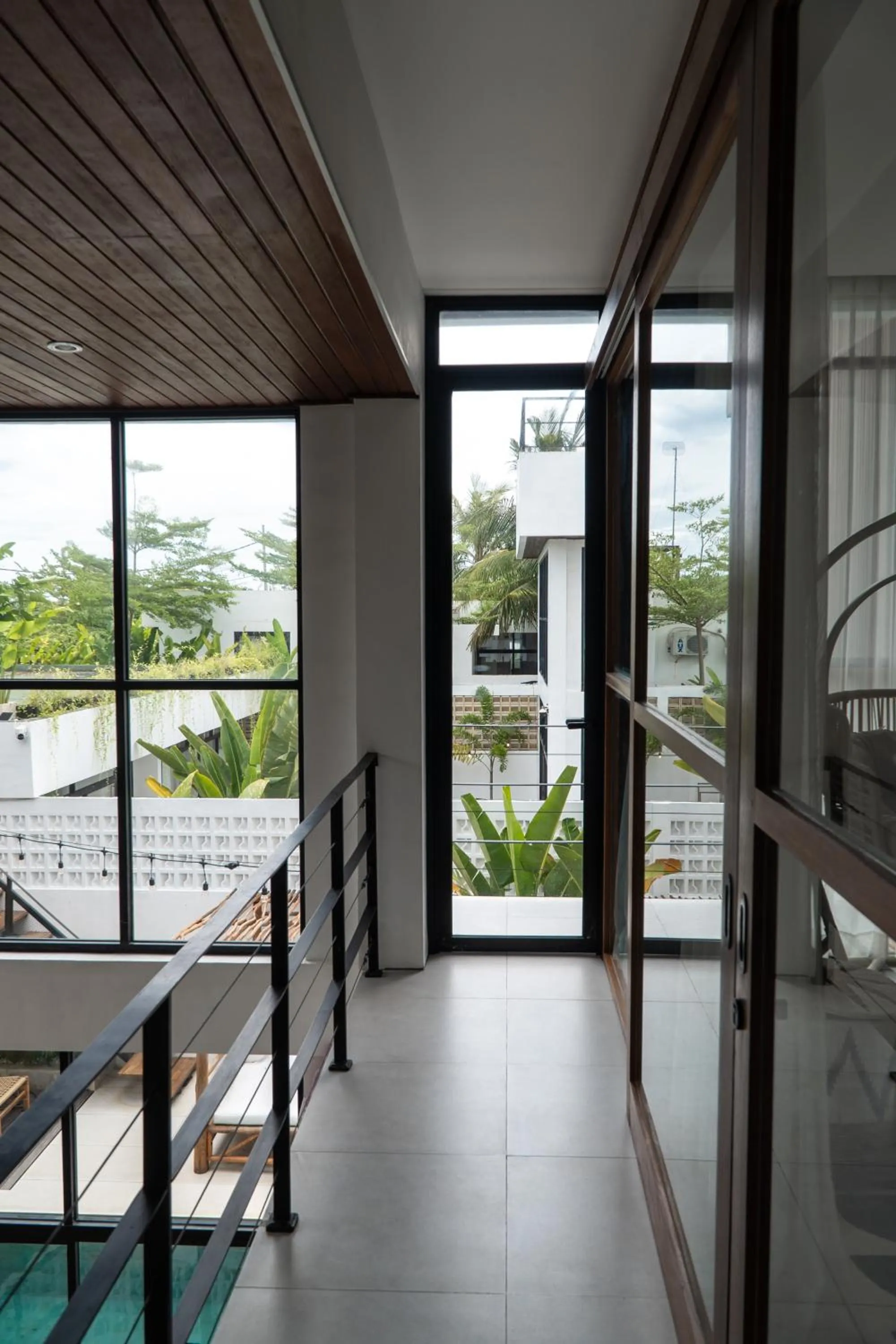 Balcony/Terrace in Baliwood Residence Villas by BREIG