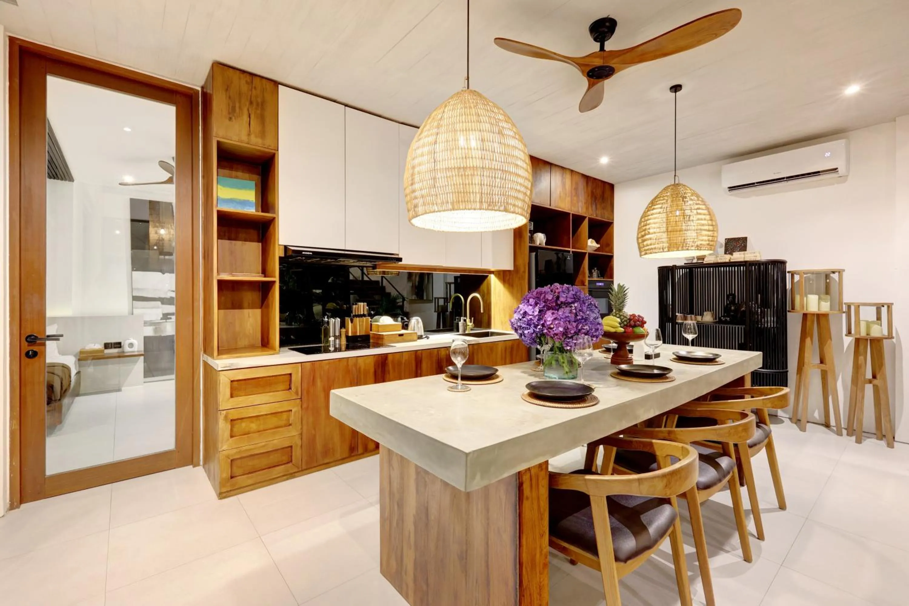 Kitchen or kitchenette in Baliwood Residence Villas by BREIG