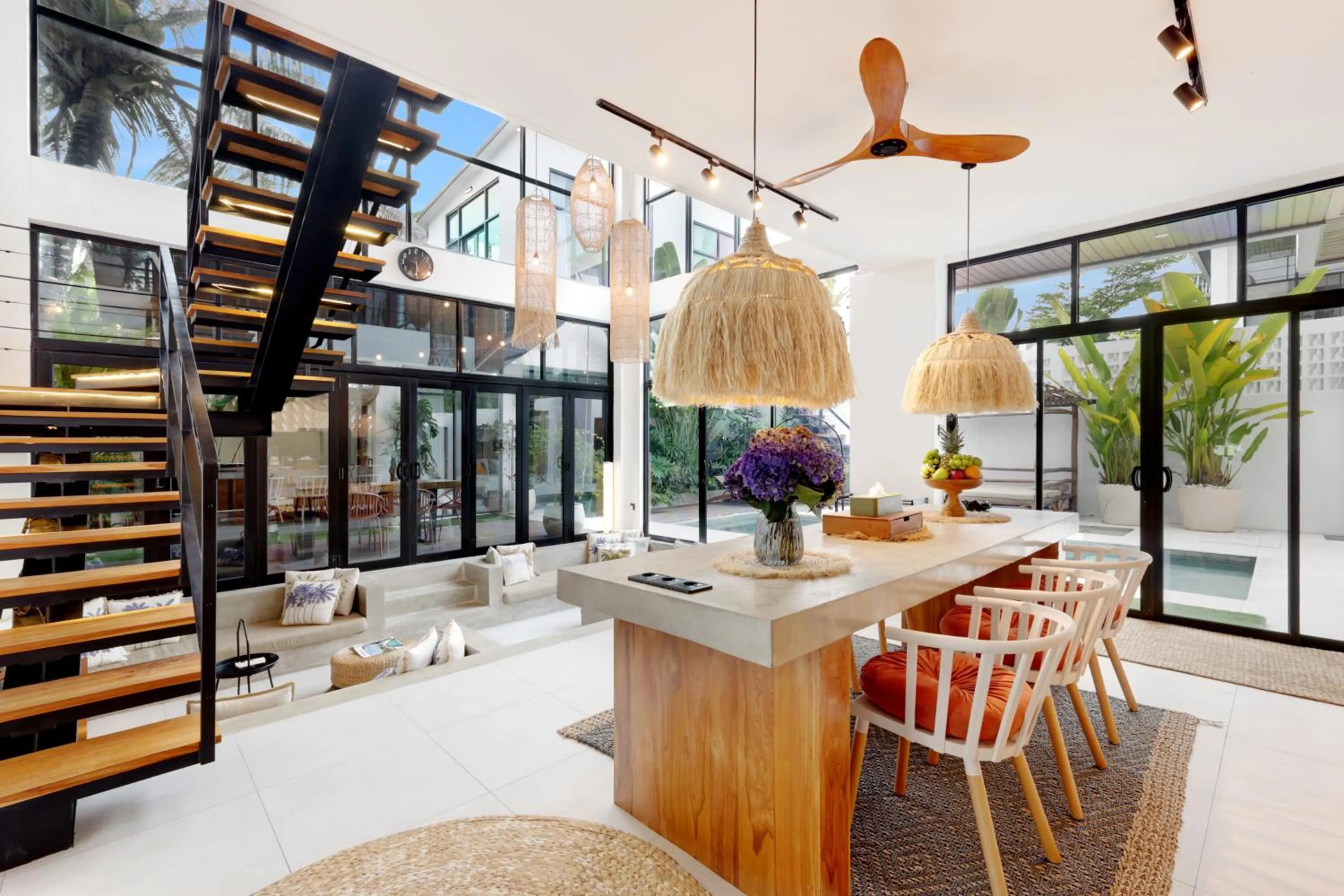 Dining area in Baliwood Residence Villas by BREIG