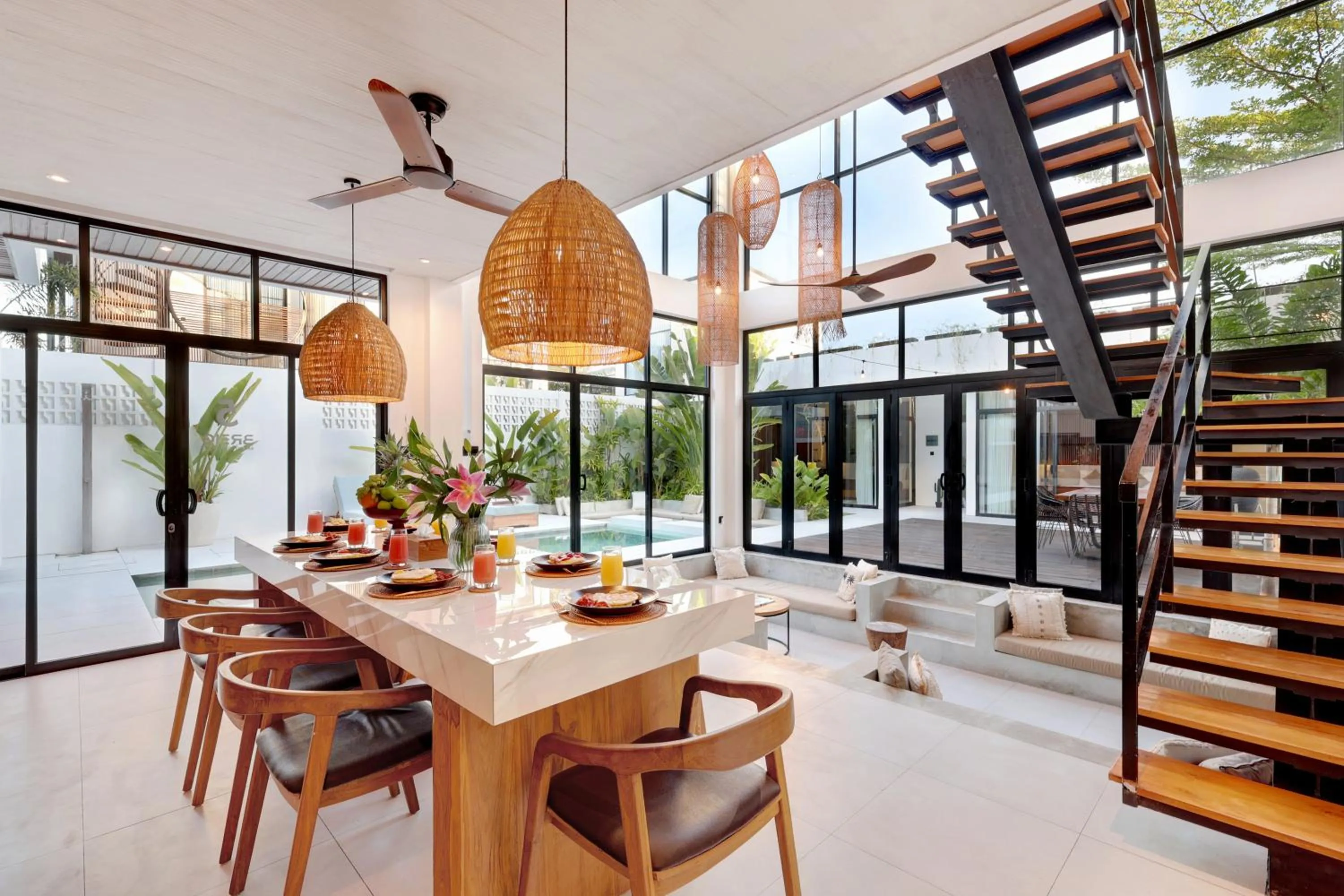 Living room in Baliwood Residence Villas by BREIG