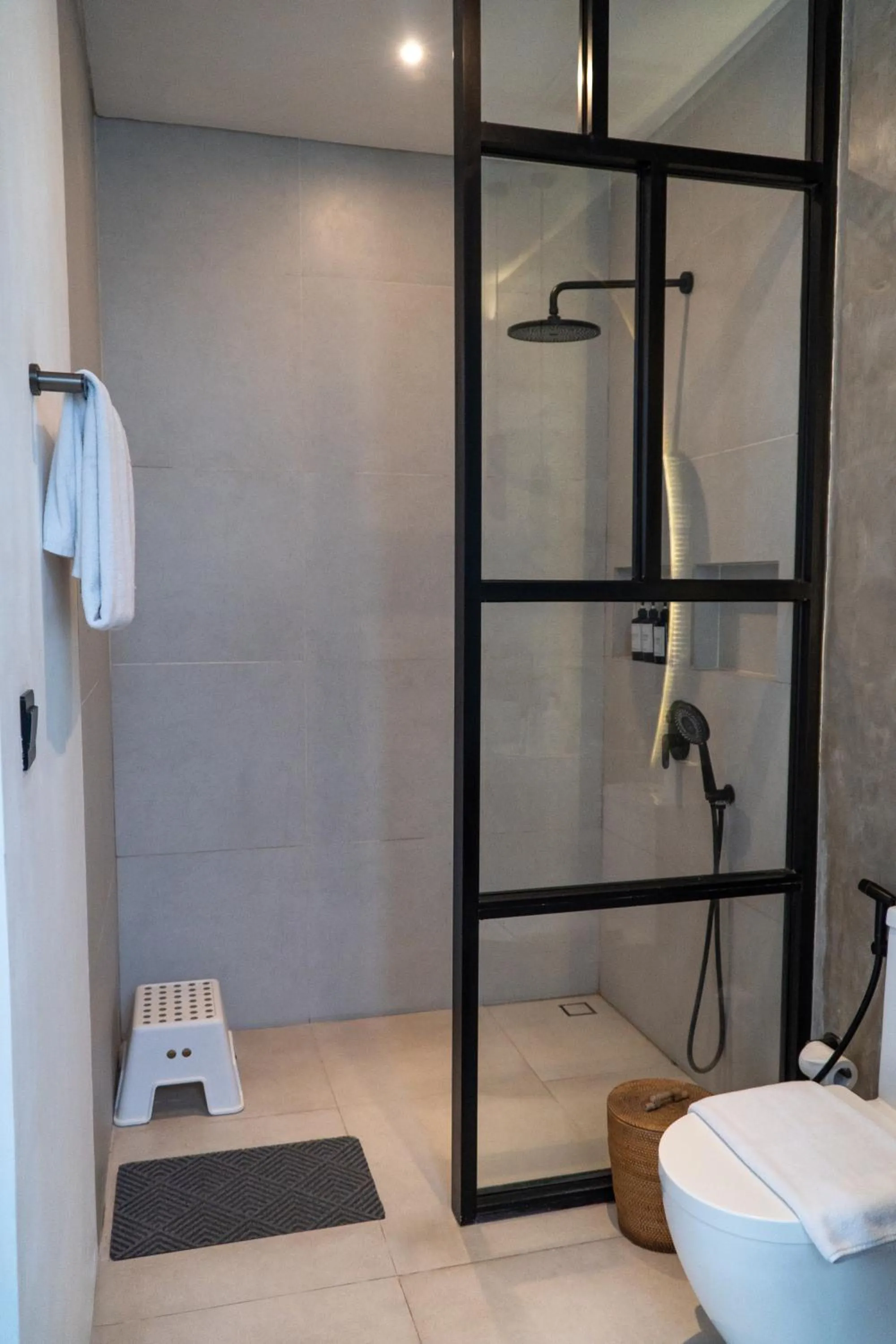 Shower in Baliwood Residence Villas by BREIG