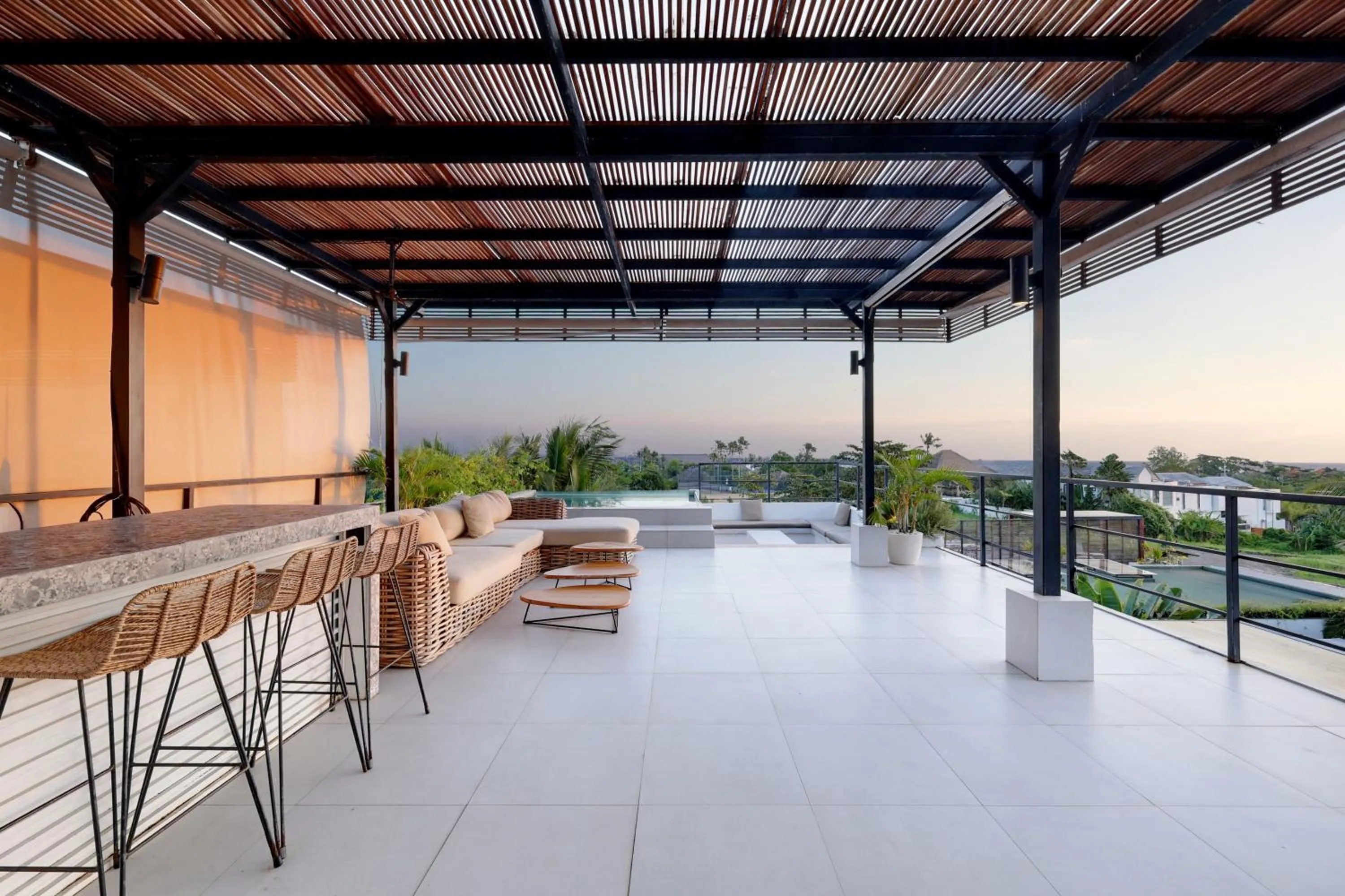 Balcony/Terrace in Baliwood Residence Villas by BREIG