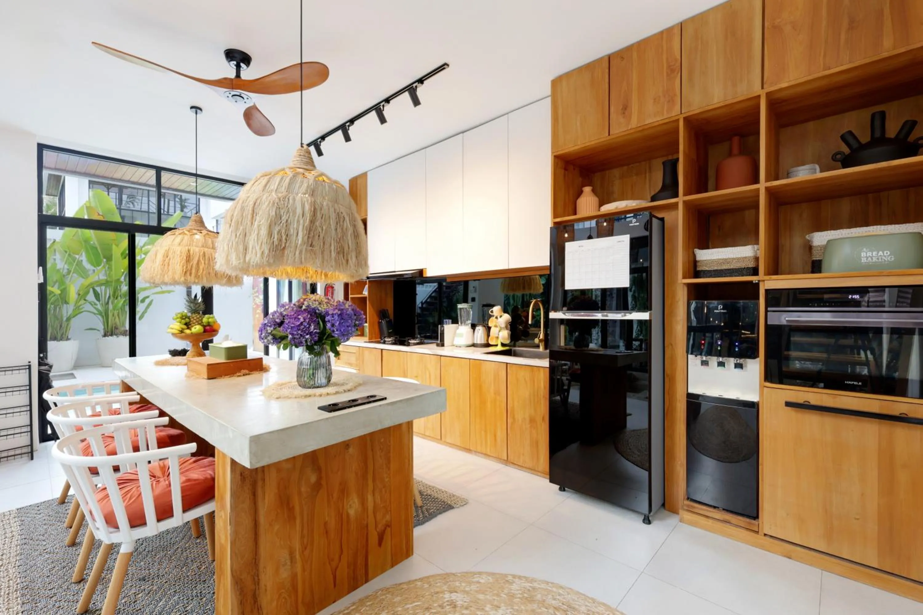 Kitchen or kitchenette in Baliwood Residence Villas by BREIG