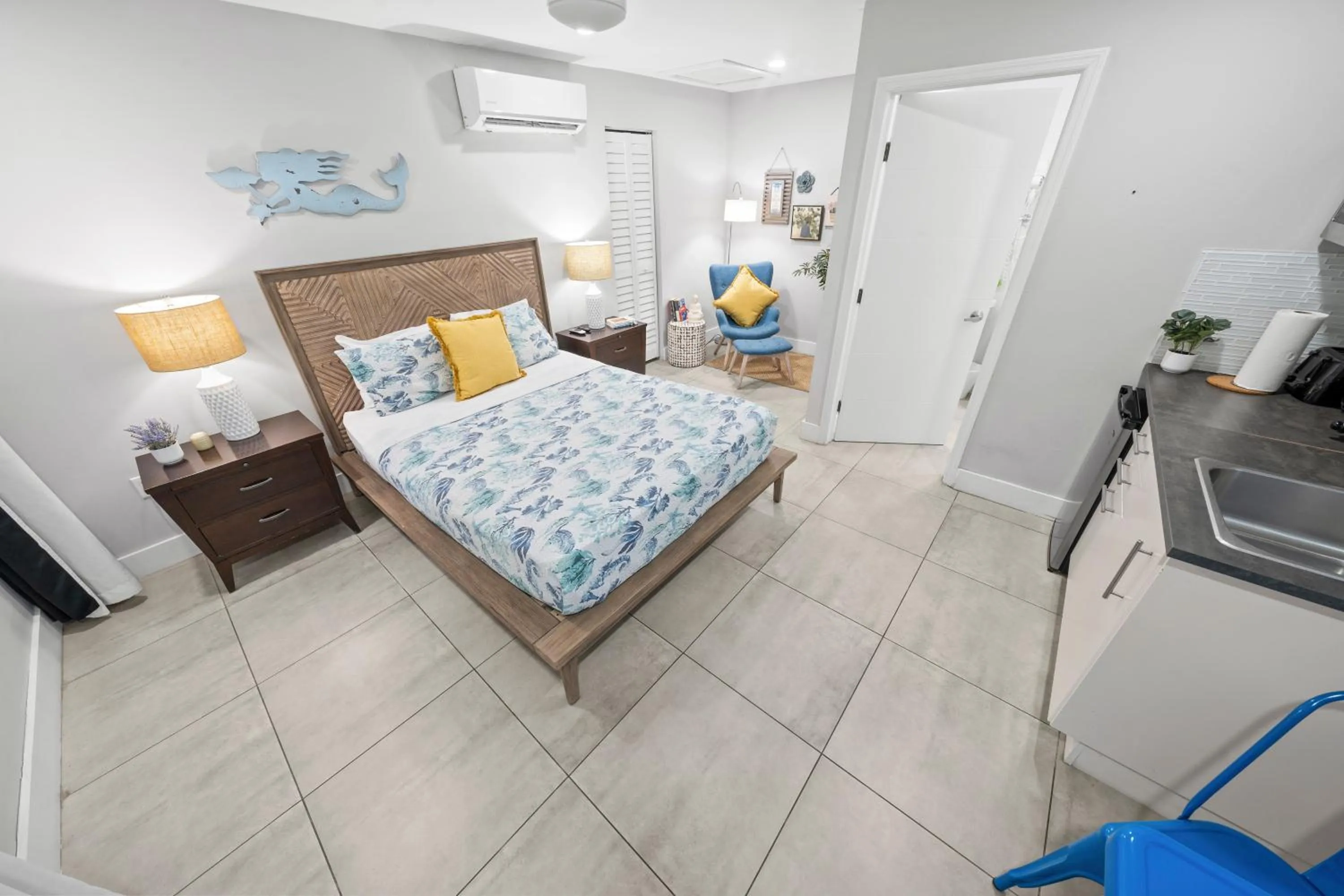 Bed in Casa Cordova Apartments By Lowkl